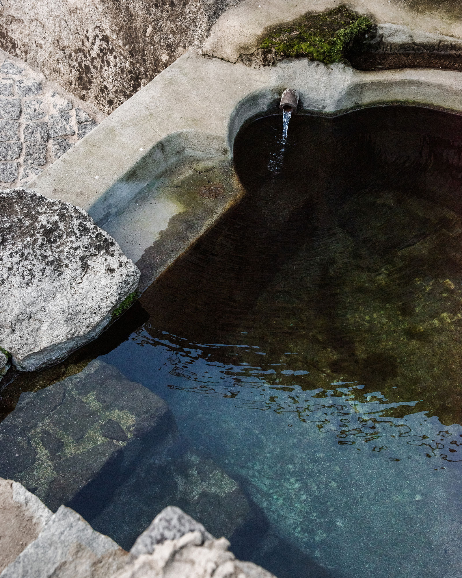 quinta-da-lila-the-bakers-cottage_estate_Faro-District-portugal_exterior-water.jpg