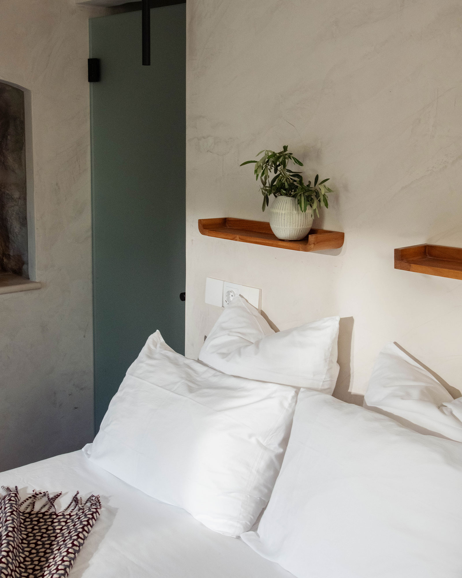 quinta-da-lila-the-bakers-cottage_estate_Faro-District-portugal_interior-bed.jpg
