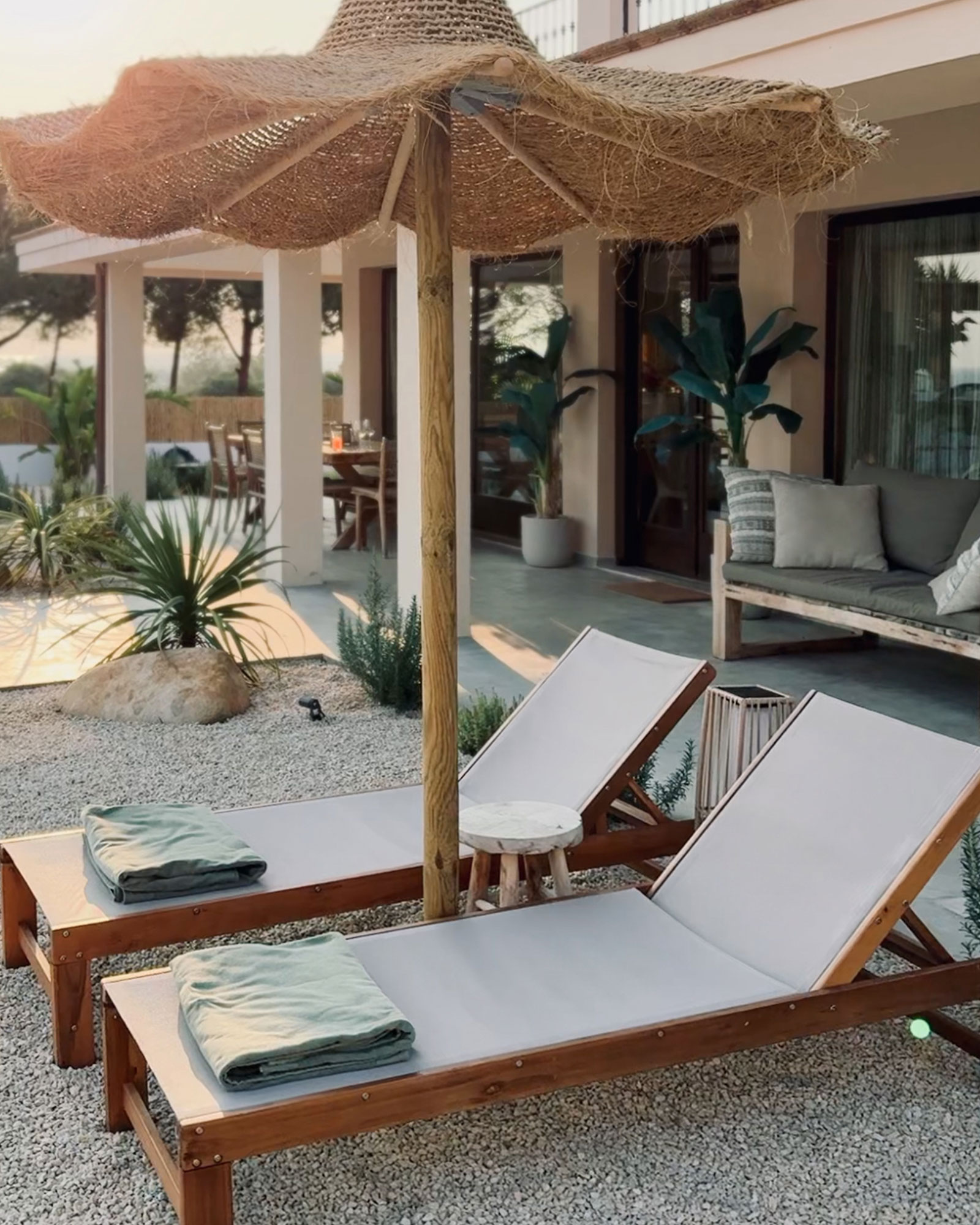 villa-maillard_house_Sardinia-italy_exterior-detail-seating.jpg
