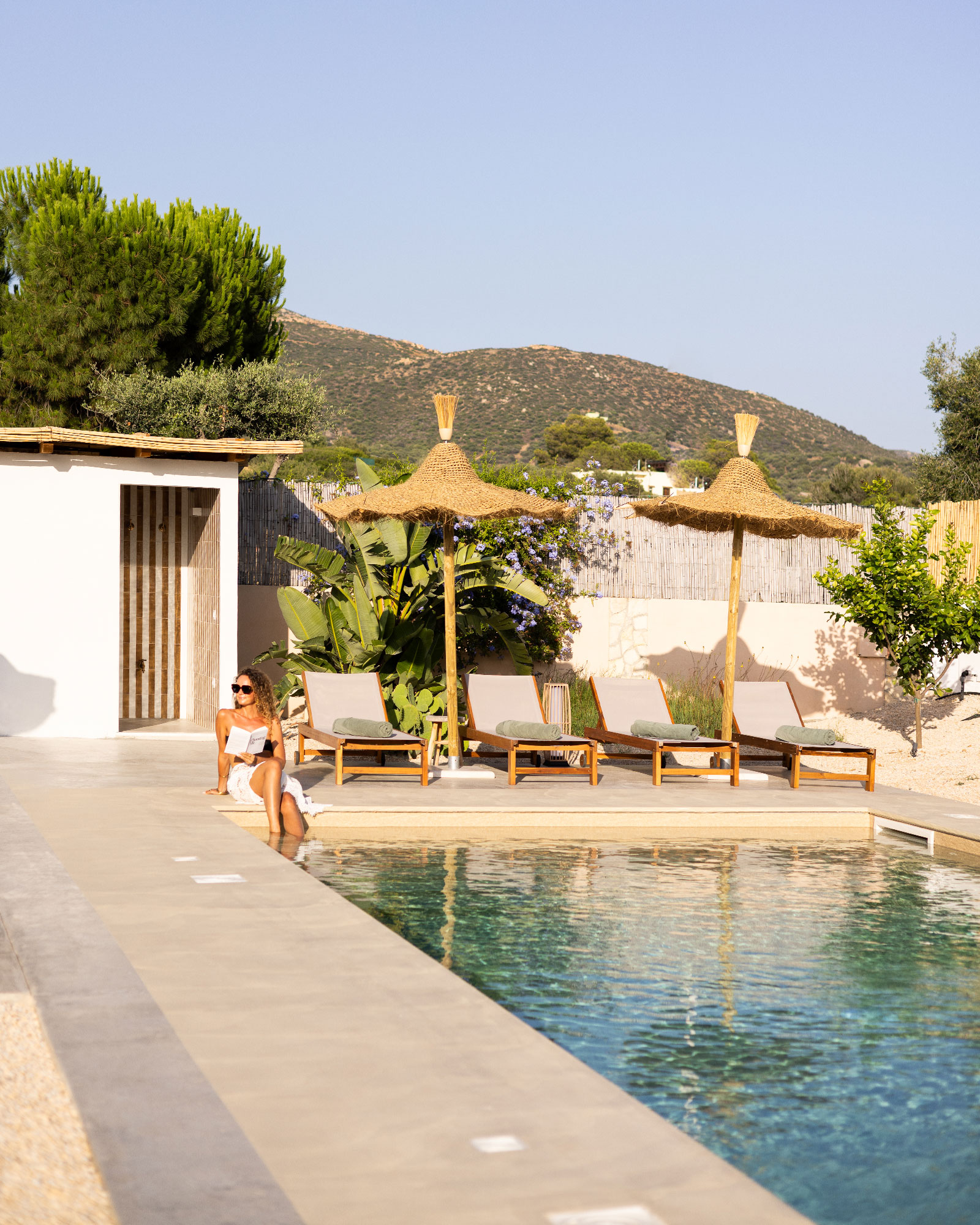 villa-maillard_house_Sardinia-italy_exterior-reading.jpg