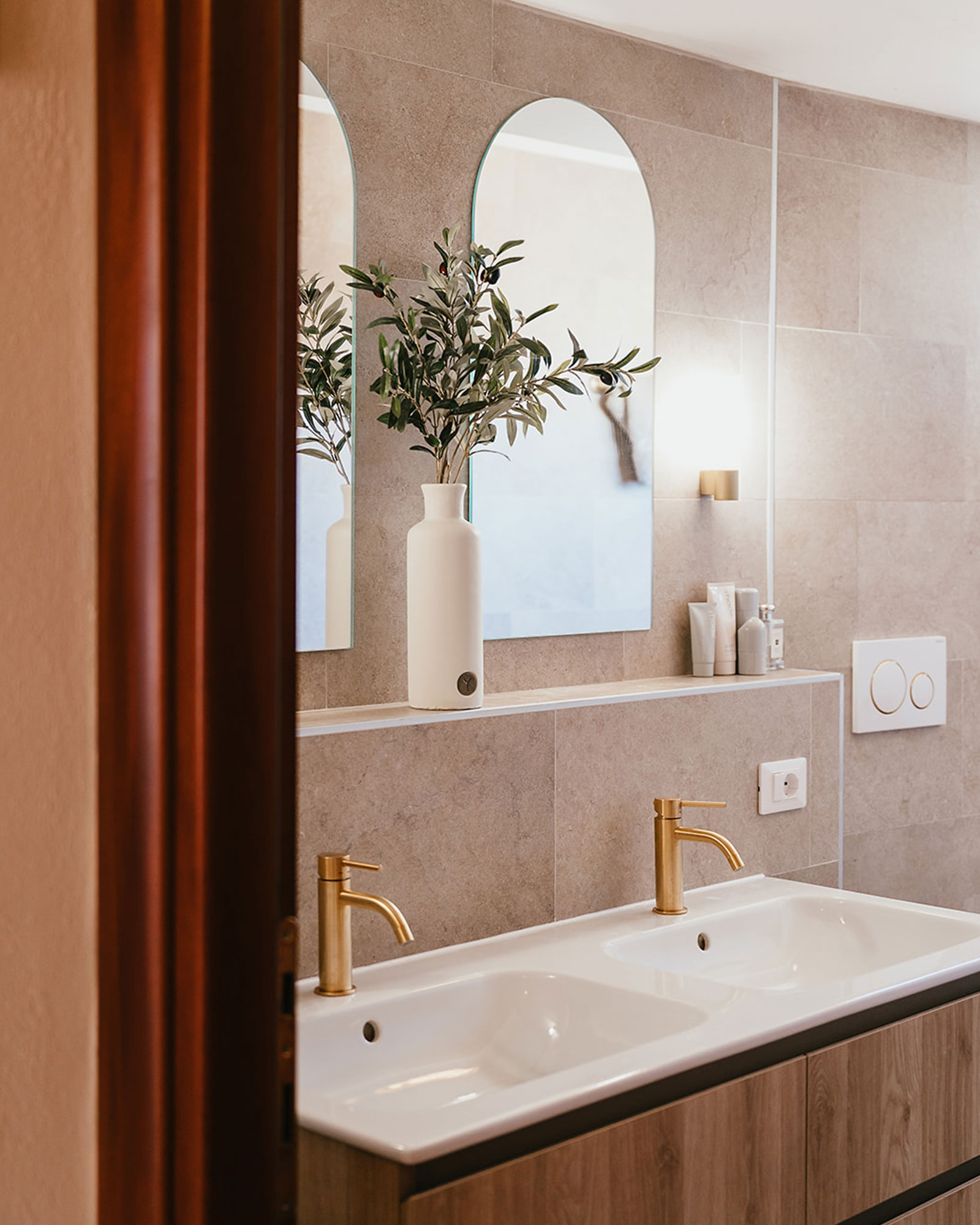 villa-maillard_house_Sardinia-italy_interior-bath-room.jpg