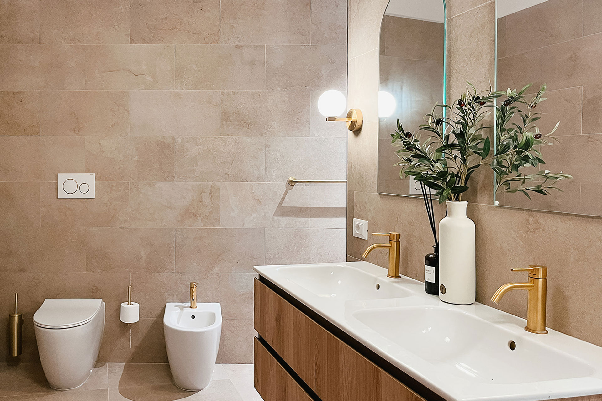 villa-maillard_house_Sardinia-italy_interior-bathroom.jpg