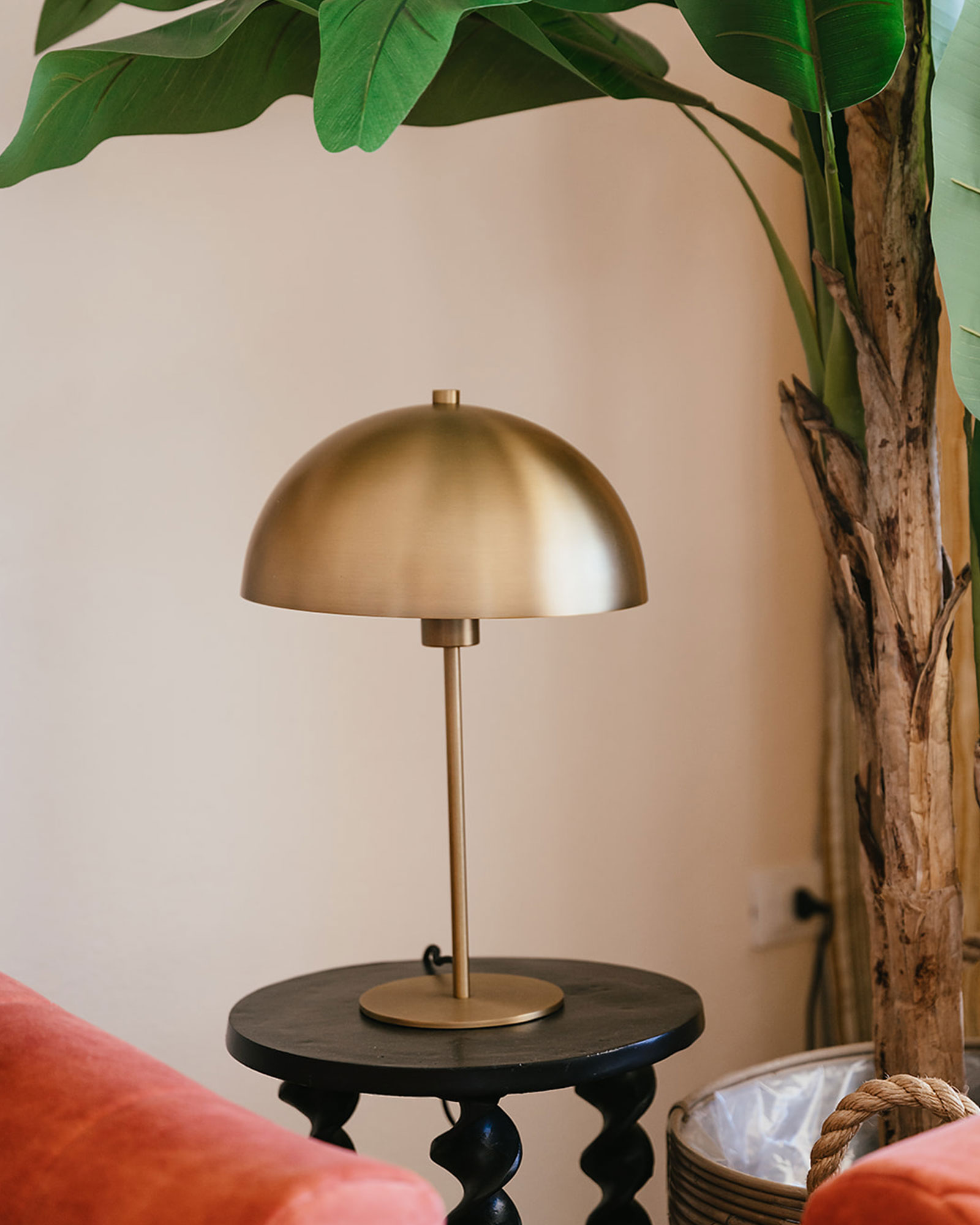 villa-maillard_house_Sardinia-italy_interior-lamp.jpg
