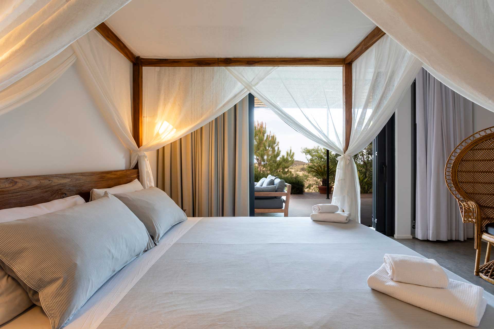 villa-vogue-retreat_villa_sicilia-italy_interior-bedroom.jpg