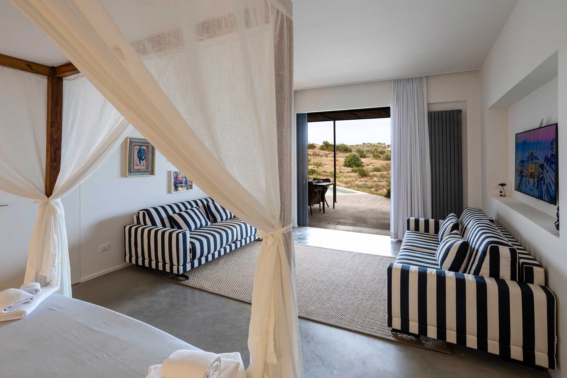 villa-vogue-retreat_villa_sicilia-italy_interior-bedroom-view.jpg