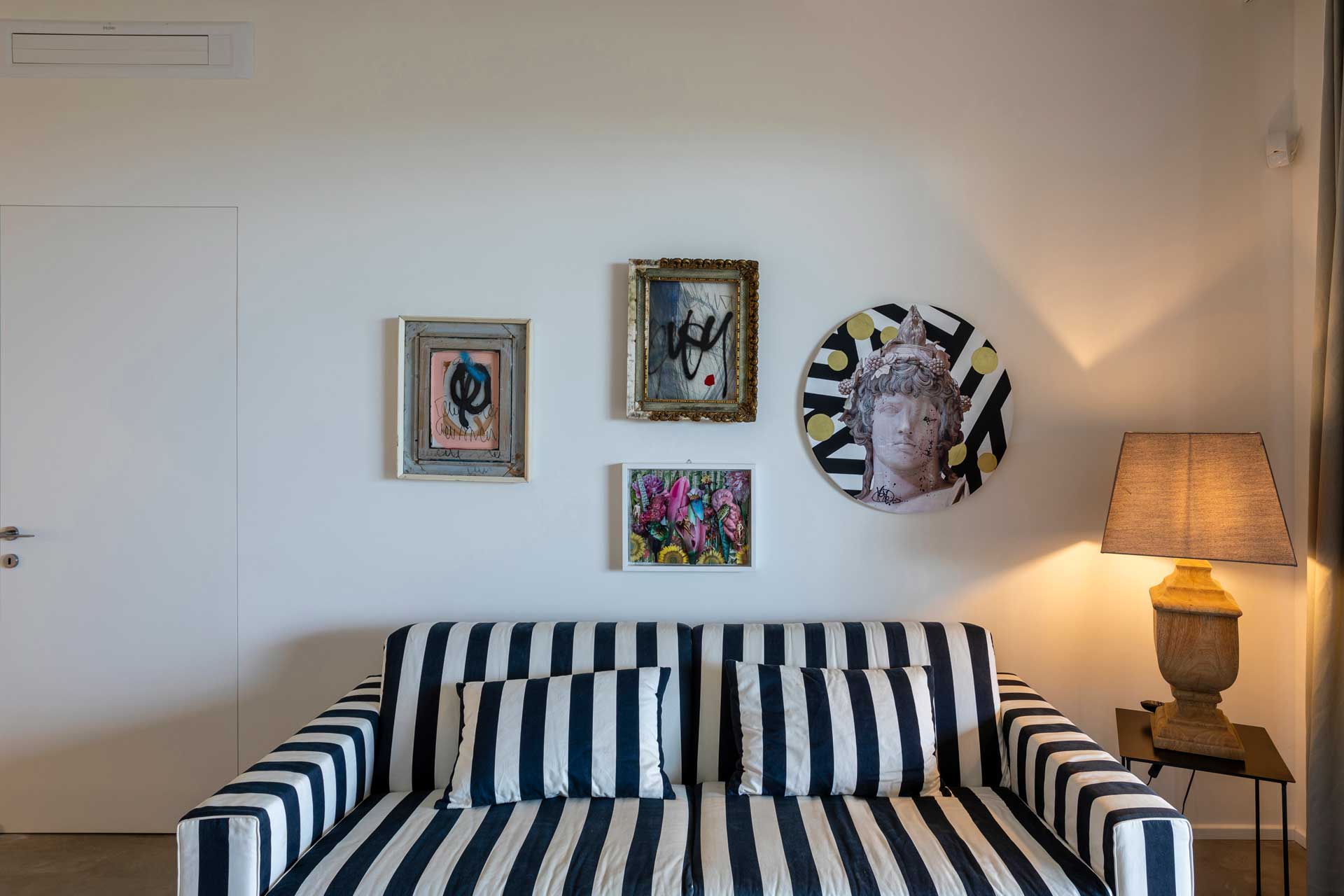 villa-vogue-retreat_villa_sicilia-italy_interior-sofa.jpg