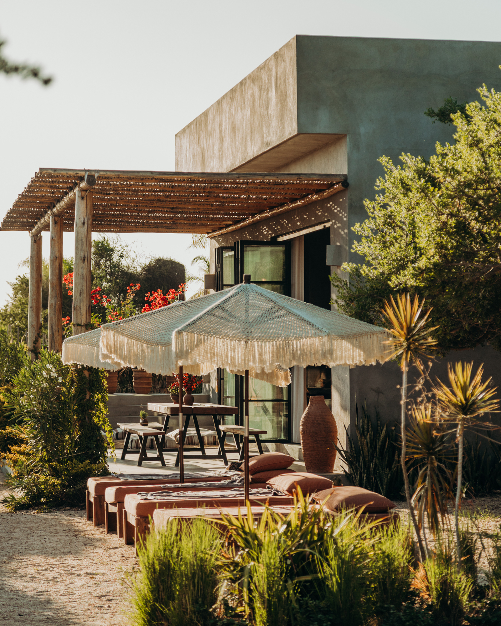 casa-de-zorros_house_el-pescadero-baja-california-sur-mexico_exterior-terrace-space.jpg
