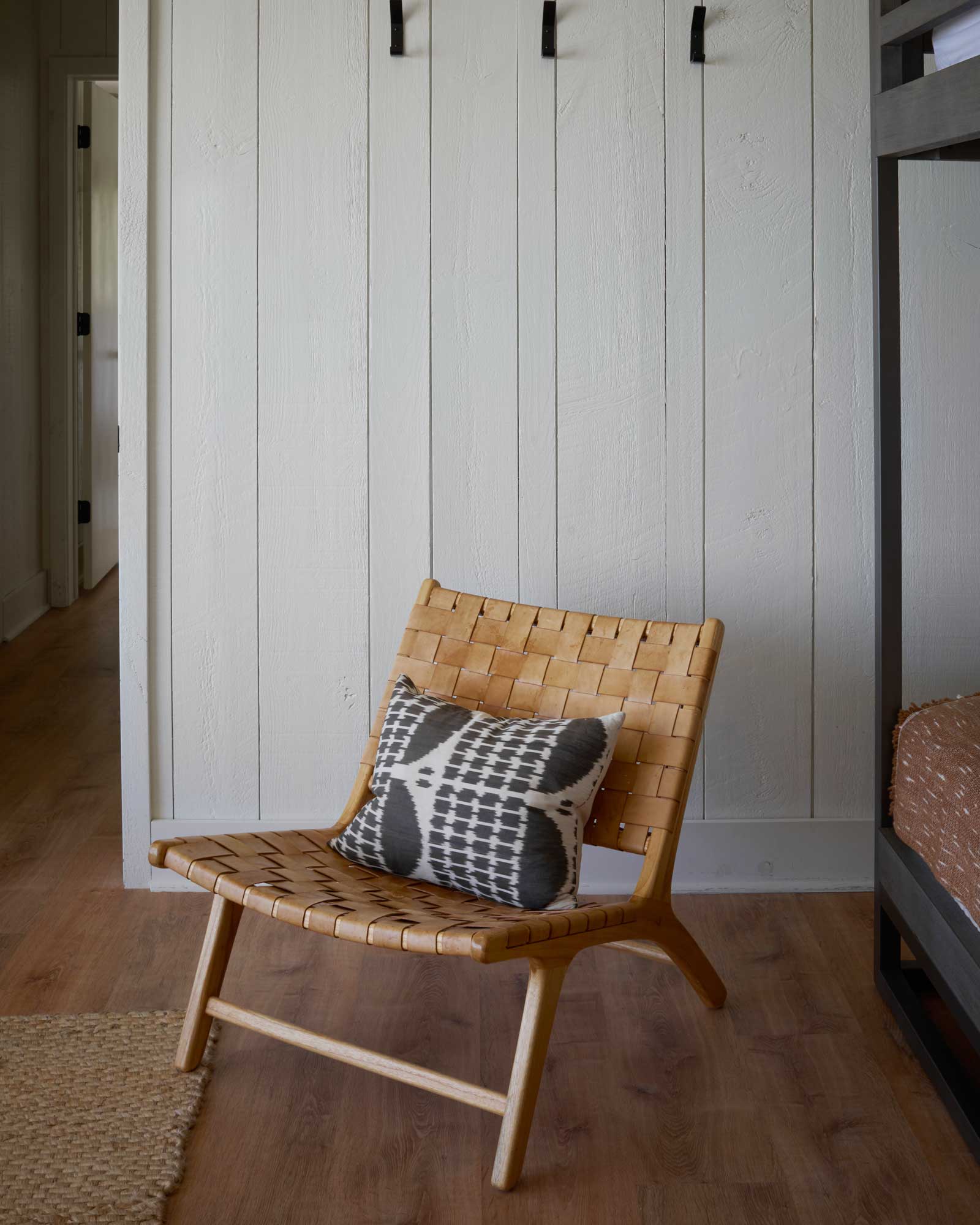 the-asher_house_wisconsin-usa_interior-chair.jpg