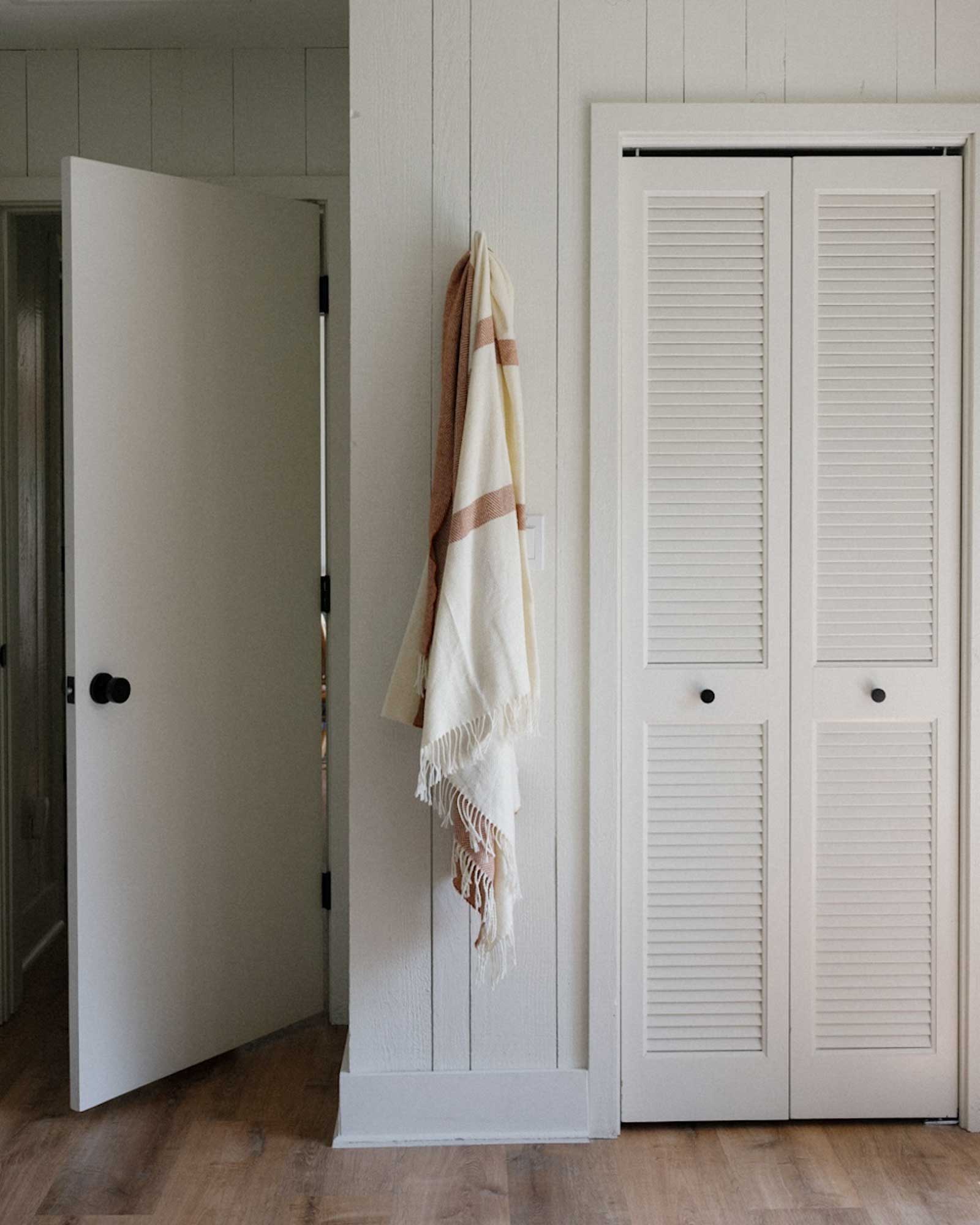 the-asher_house_wisconsin-usa_interior-detail-towel.jpg