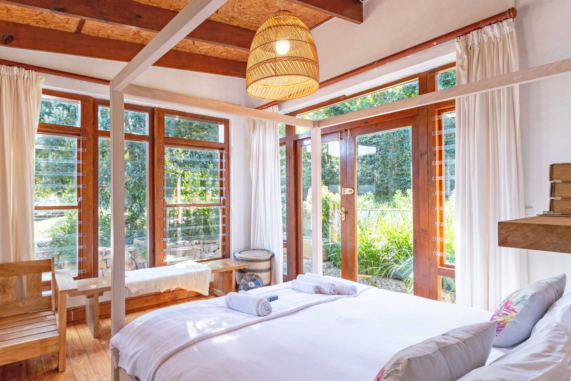 kinghorns-gardens-luxury-retreat-and-farm-garden_estate_cape-town-south-africa_main-house-interior-bed.jpg