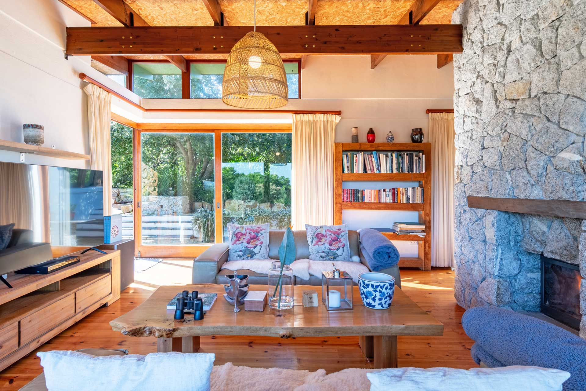 kinghorns-gardens-luxury-retreat-and-farm-garden_estate_cape-town-south-africa_main-house-interior-living.jpg