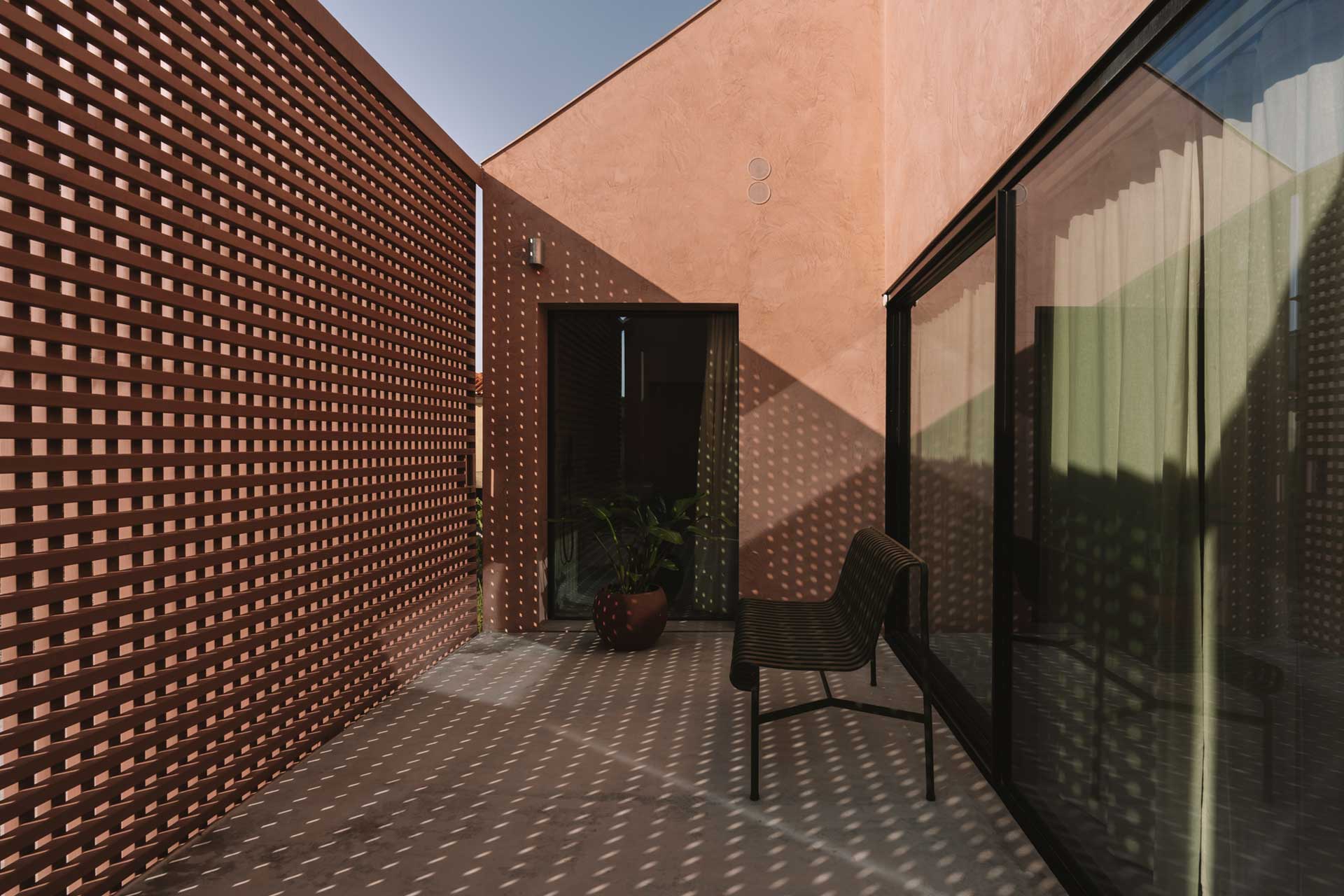 casa-plaj_villa_lisbon-portugal_exterior-facade-sun.jpg
