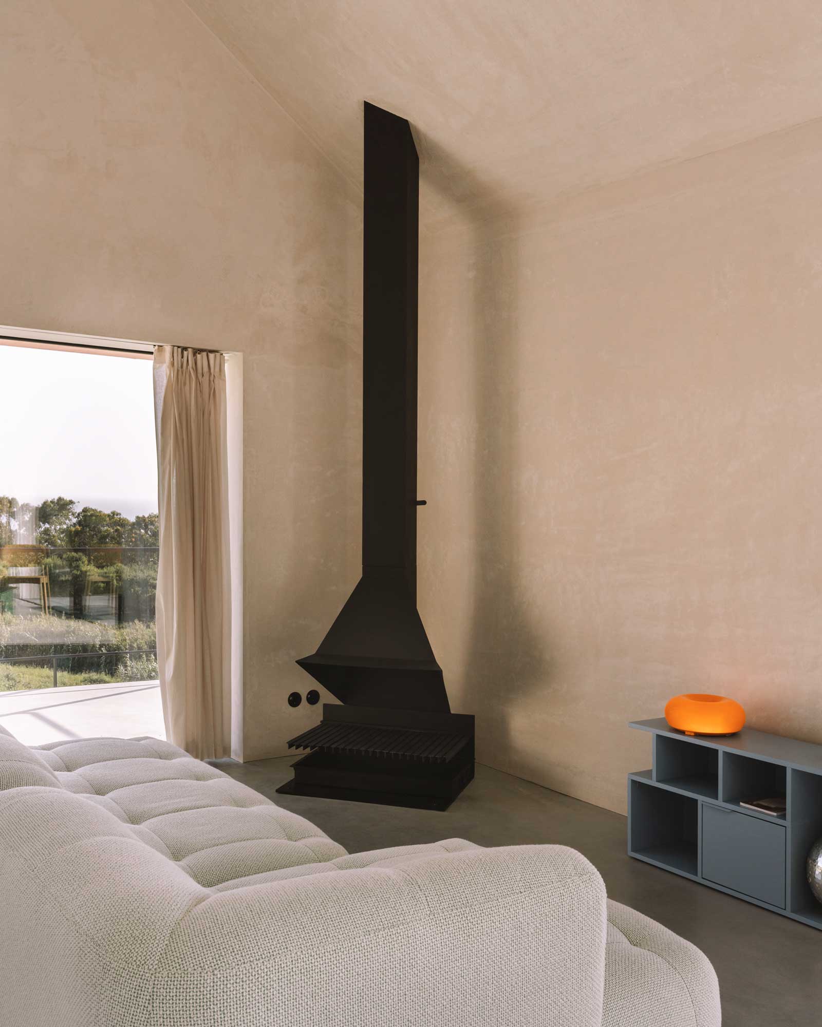 casa-plaj_villa_lisbon-portugal_interior-fireplace.jpg