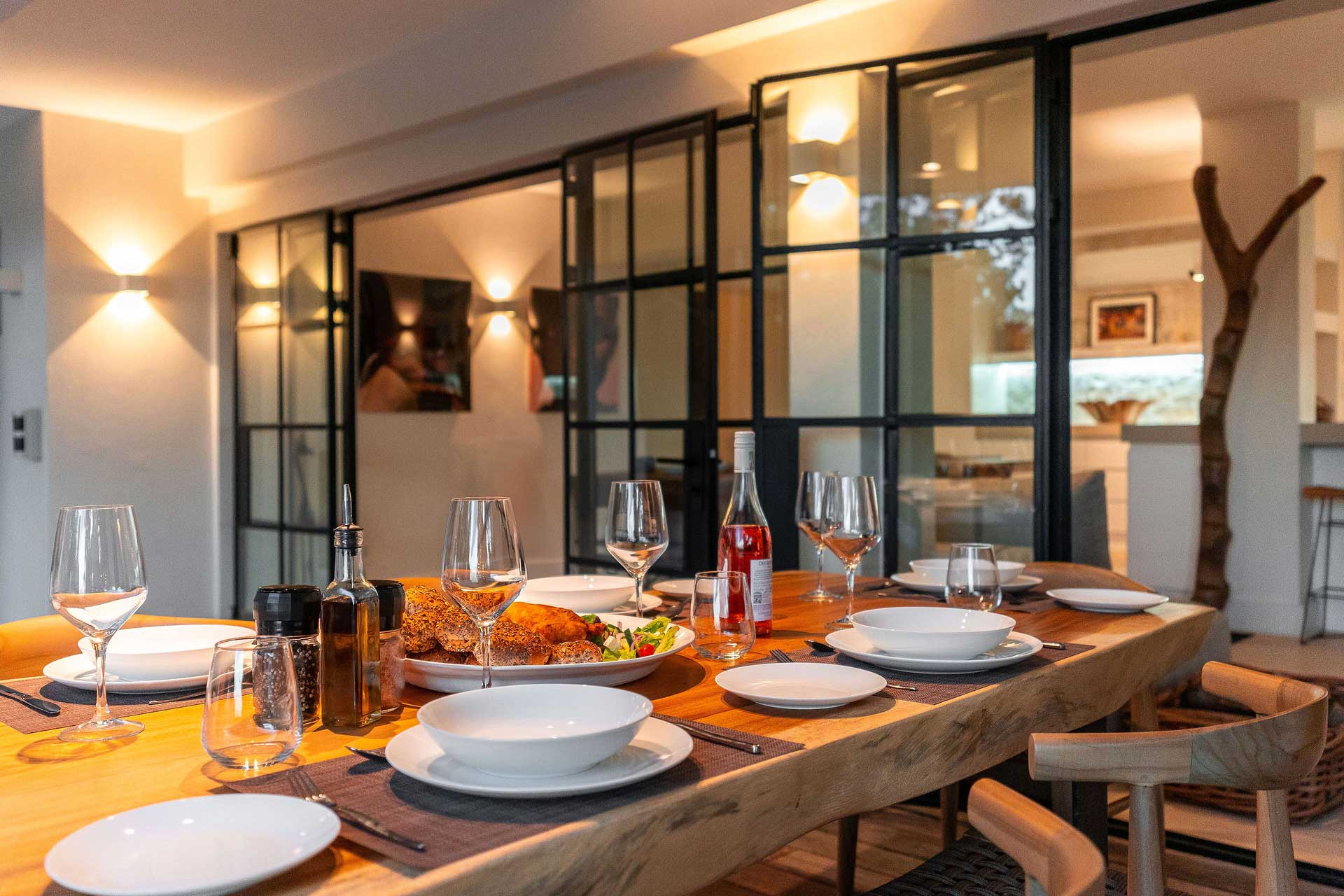 river42-camps-bay_villa_cape-town-south-africa_exterior-table-detail.jpg