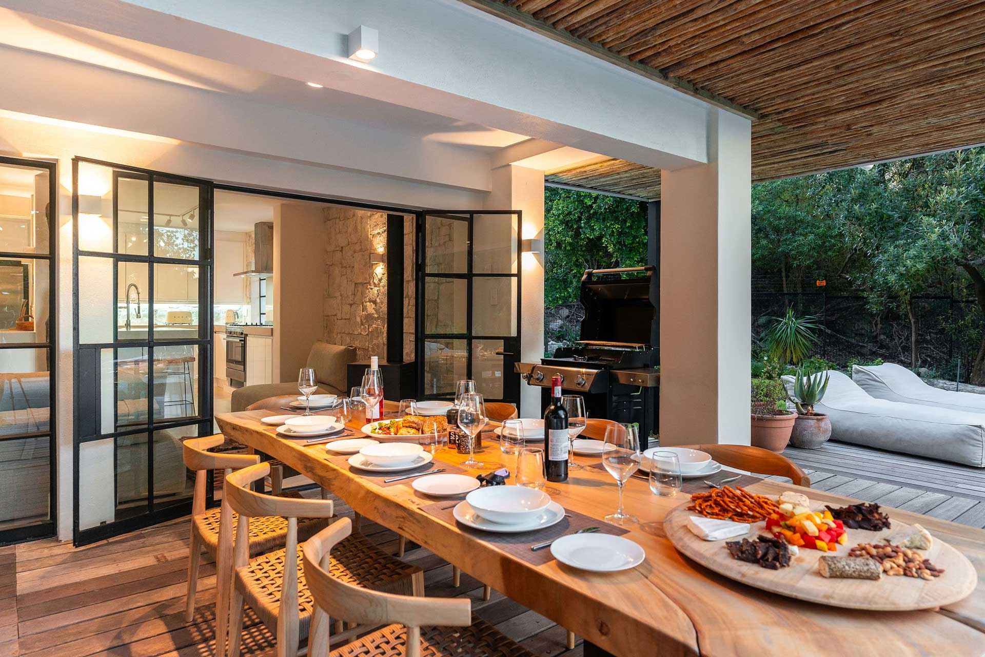 river42-camps-bay_villa_cape-town-south-africa_exterior-table-food.jpg