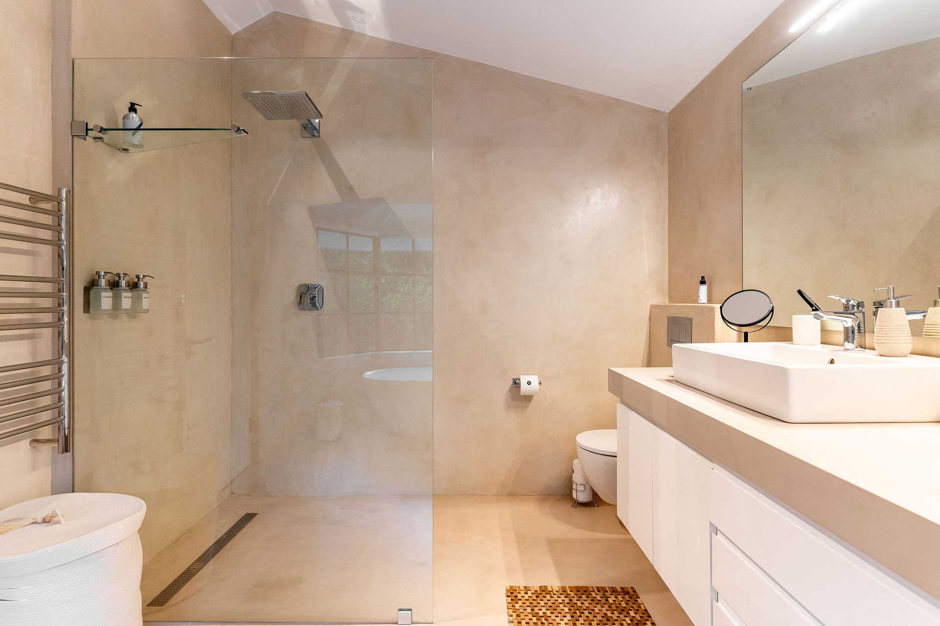 river42-camps-bay_villa_cape-town-south-africa_interior-bath-room.jpg