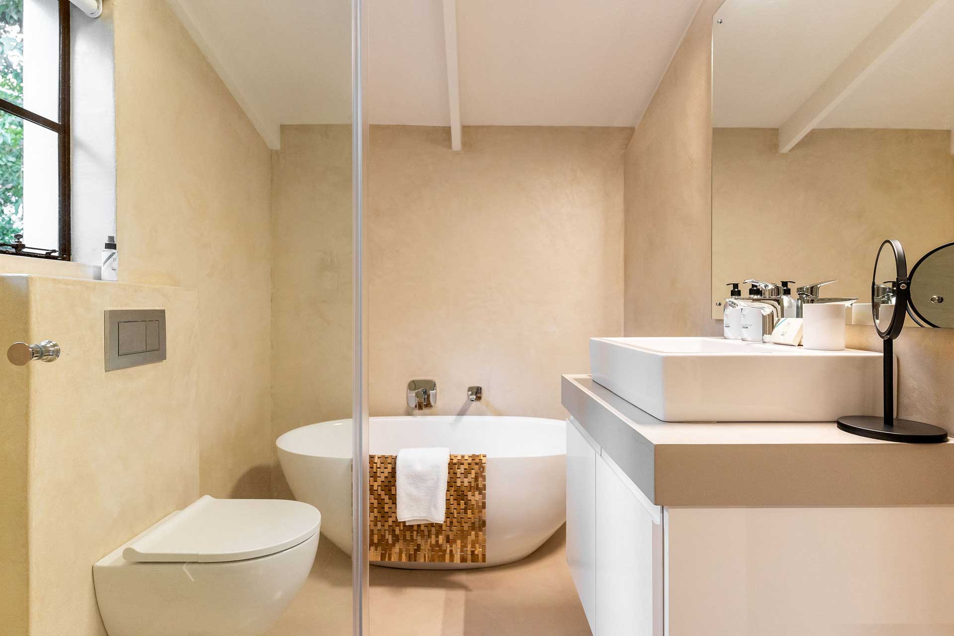river42-camps-bay_villa_cape-town-south-africa_interior-bathroom.jpg