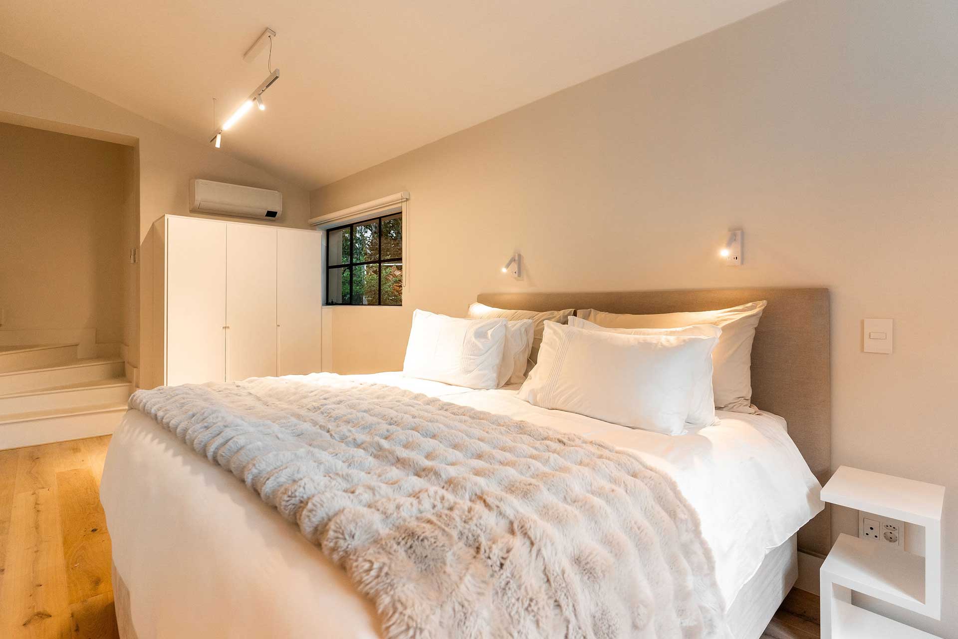 river42-camps-bay_villa_cape-town-south-africa_interior-bed-room.jpg