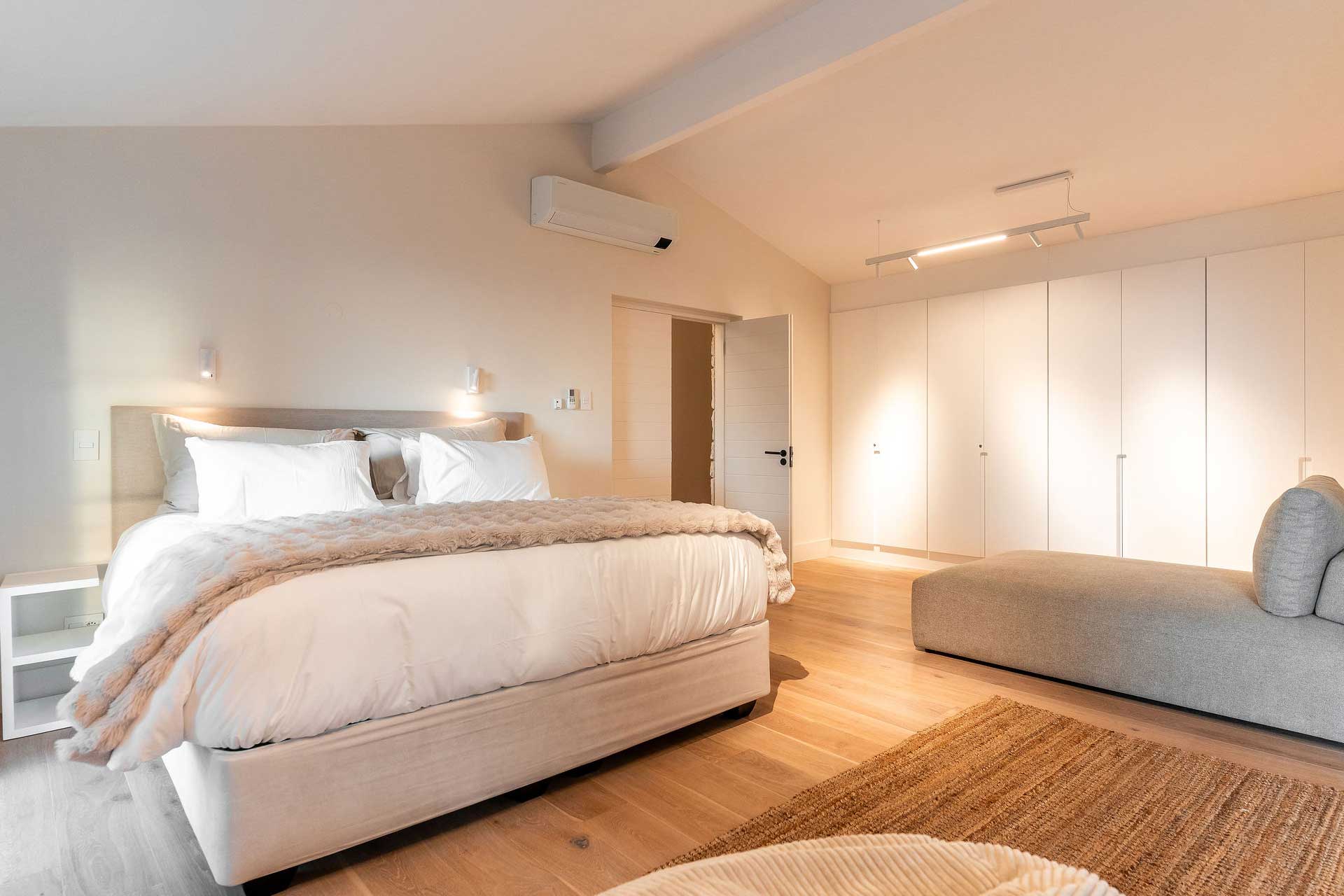 river42-camps-bay_villa_cape-town-south-africa_interior-bedroom-design-space.jpg