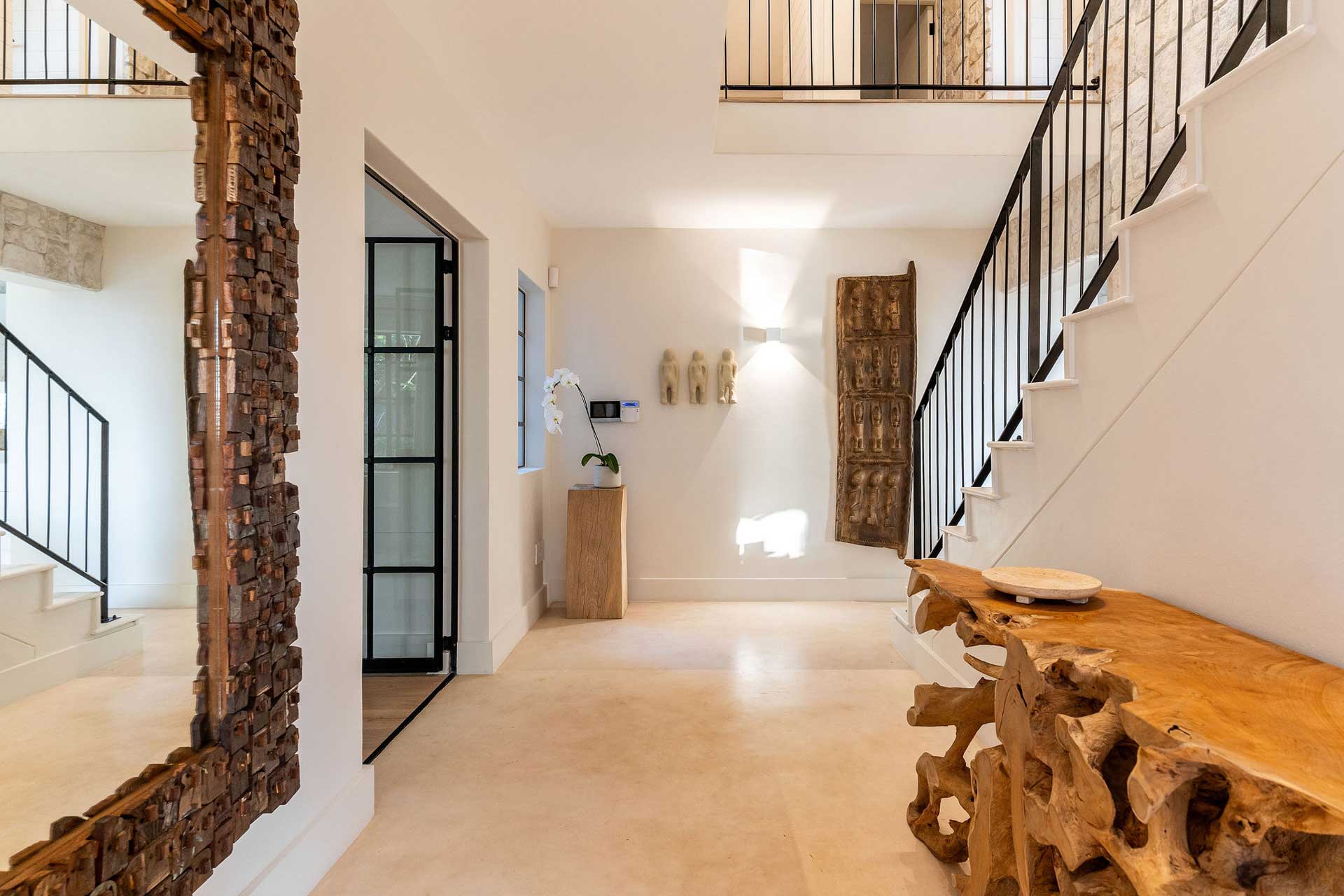 river42-camps-bay_villa_cape-town-south-africa_interior-entrance.jpg