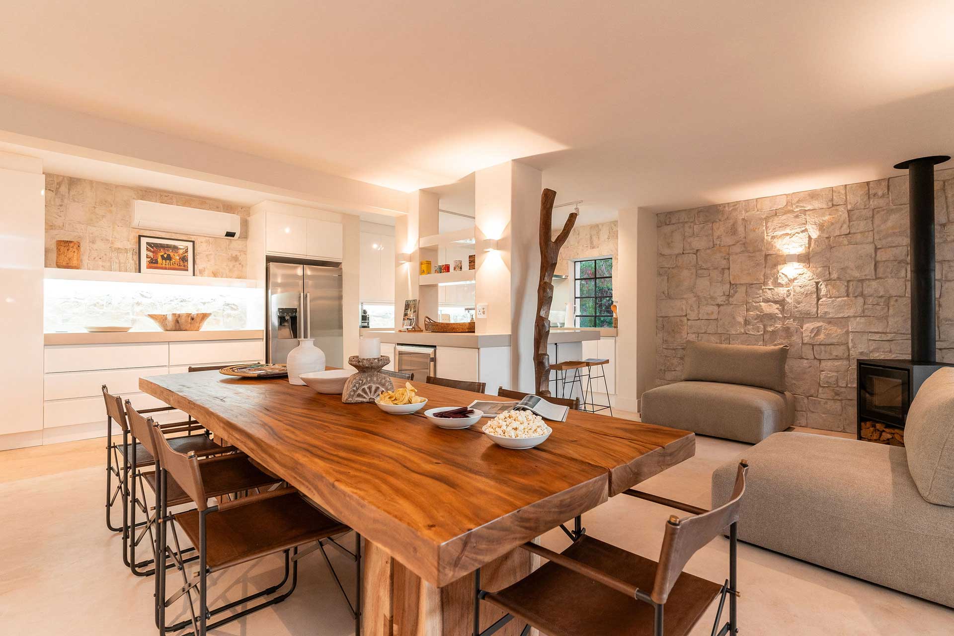 river42-camps-bay_villa_cape-town-south-africa_interior-night.jpg