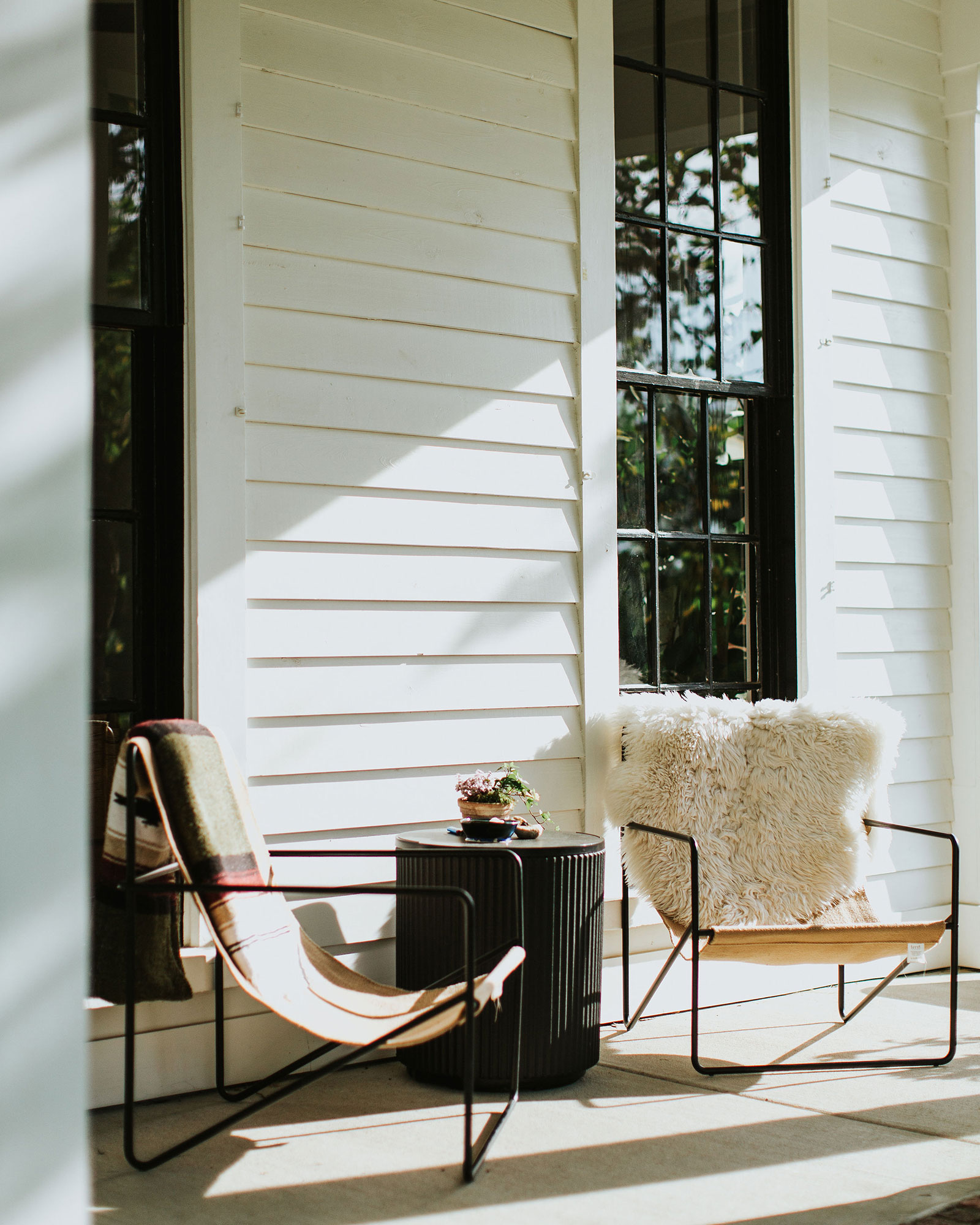 historic-dream_house_nashville-tennessee-usa_exterior-chairs.jpg