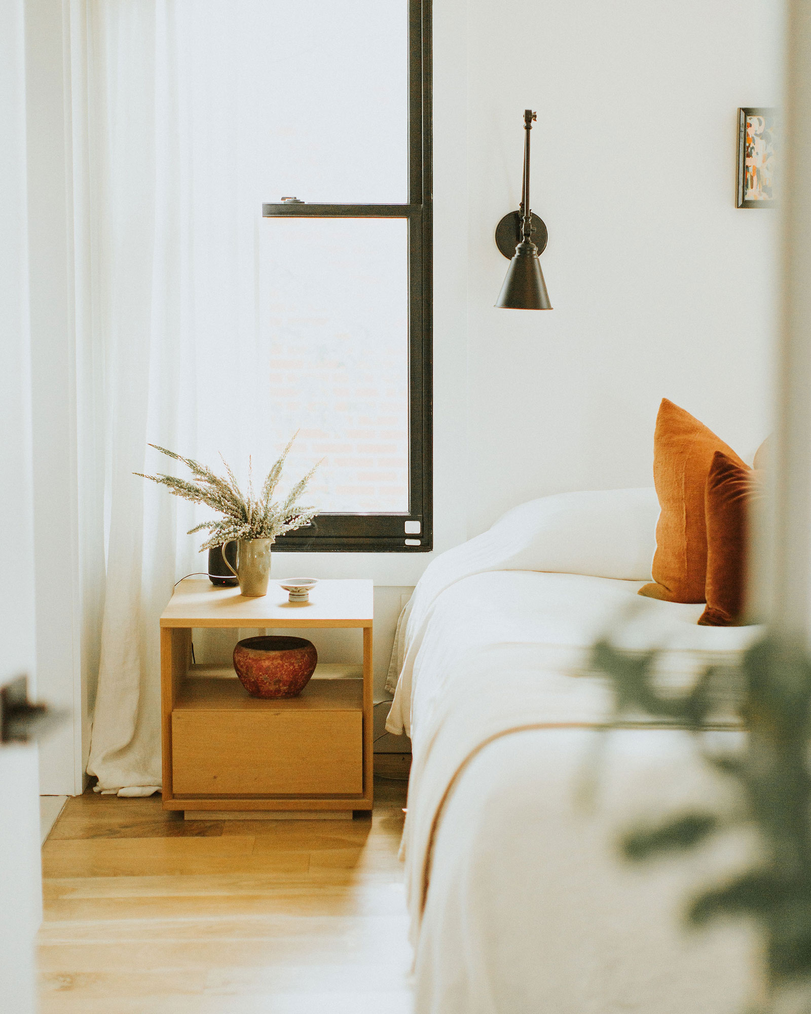 historic-dream_house_nashville-tennessee-usa_interior-bed-detail.jpg