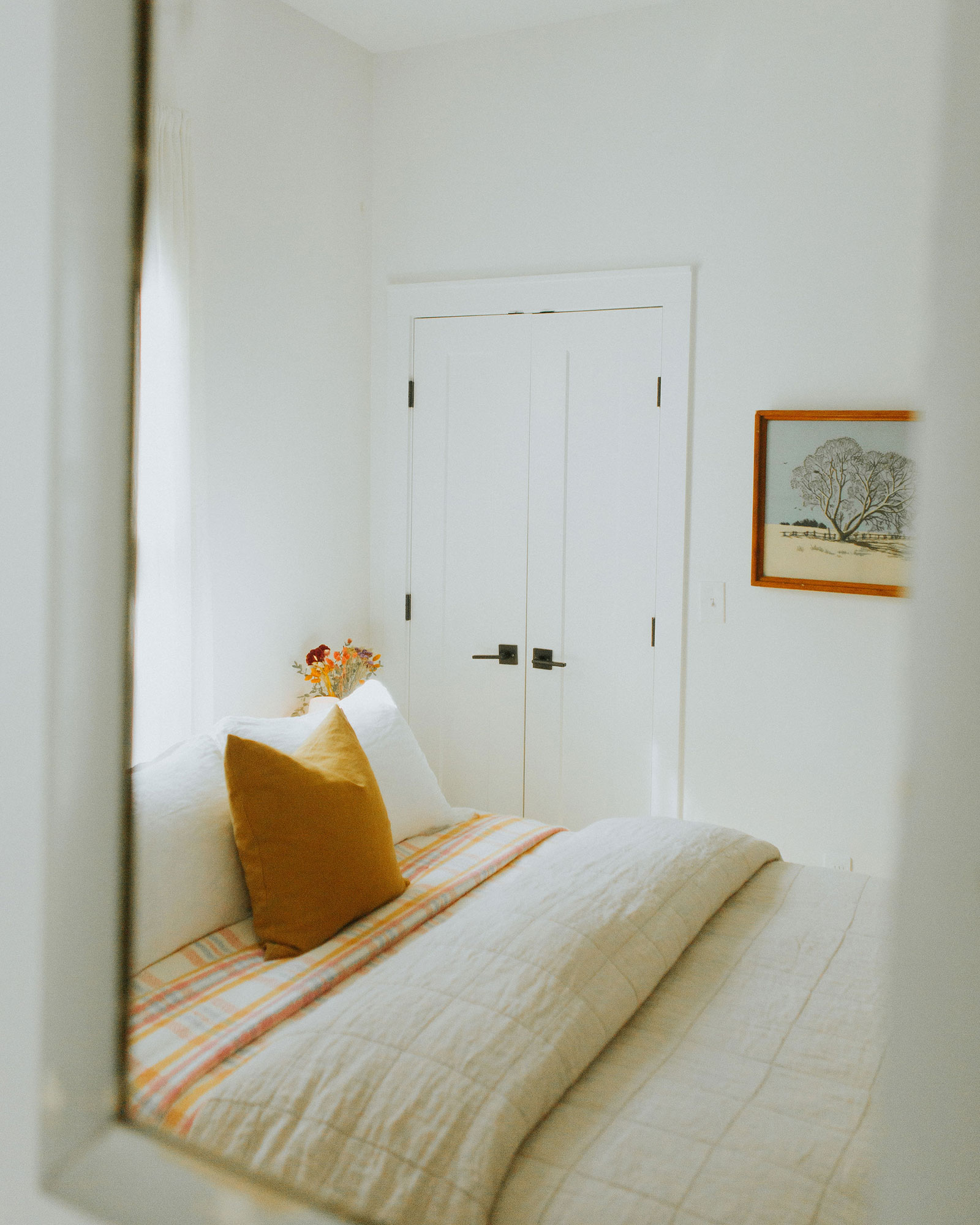 historic-dream_house_nashville-tennessee-usa_interior-bedroom-mirror.jpg