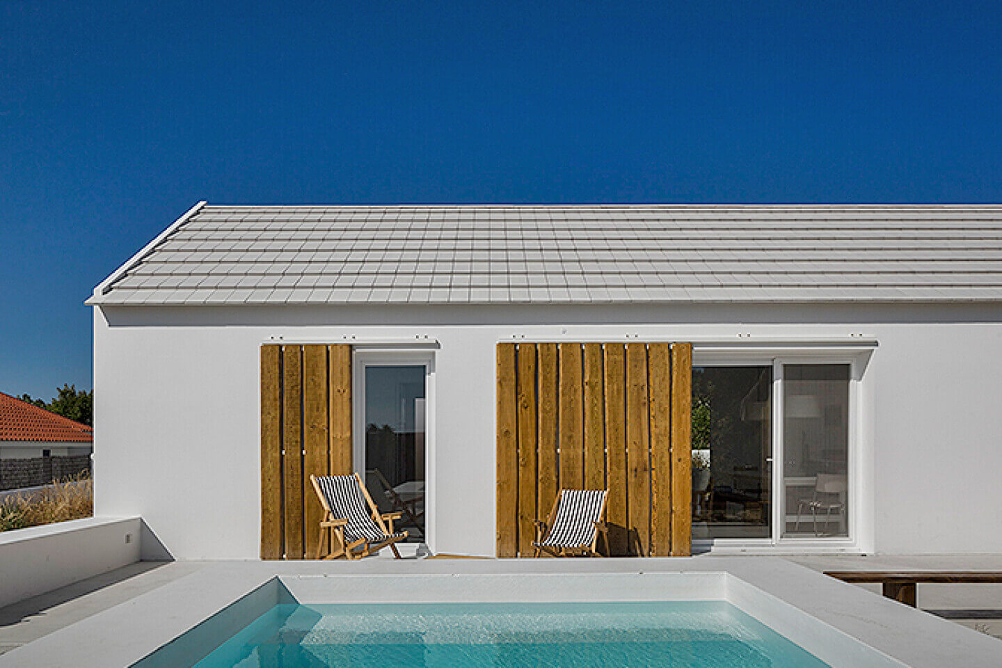 white-house-and-cabin