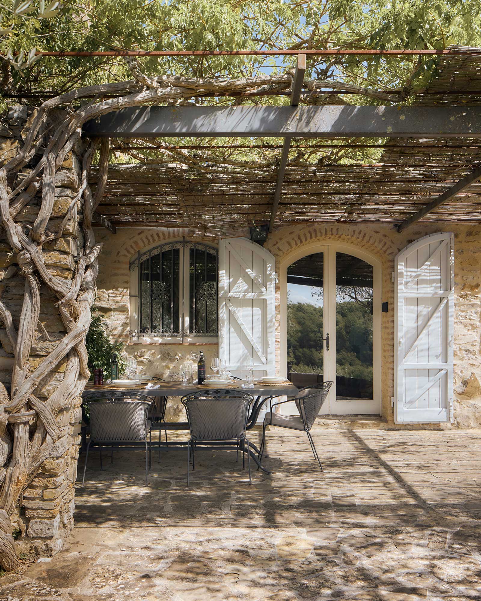 fattoria-valtellina_country-house_tuscany-italy_exterior-terrace.jpg
