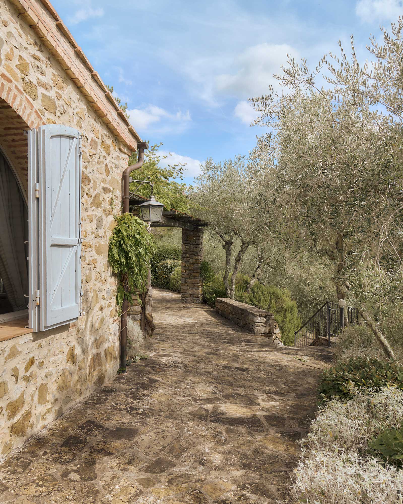fattoria-valtellina_country-house_tuscany-italy_exterior-window.jpg