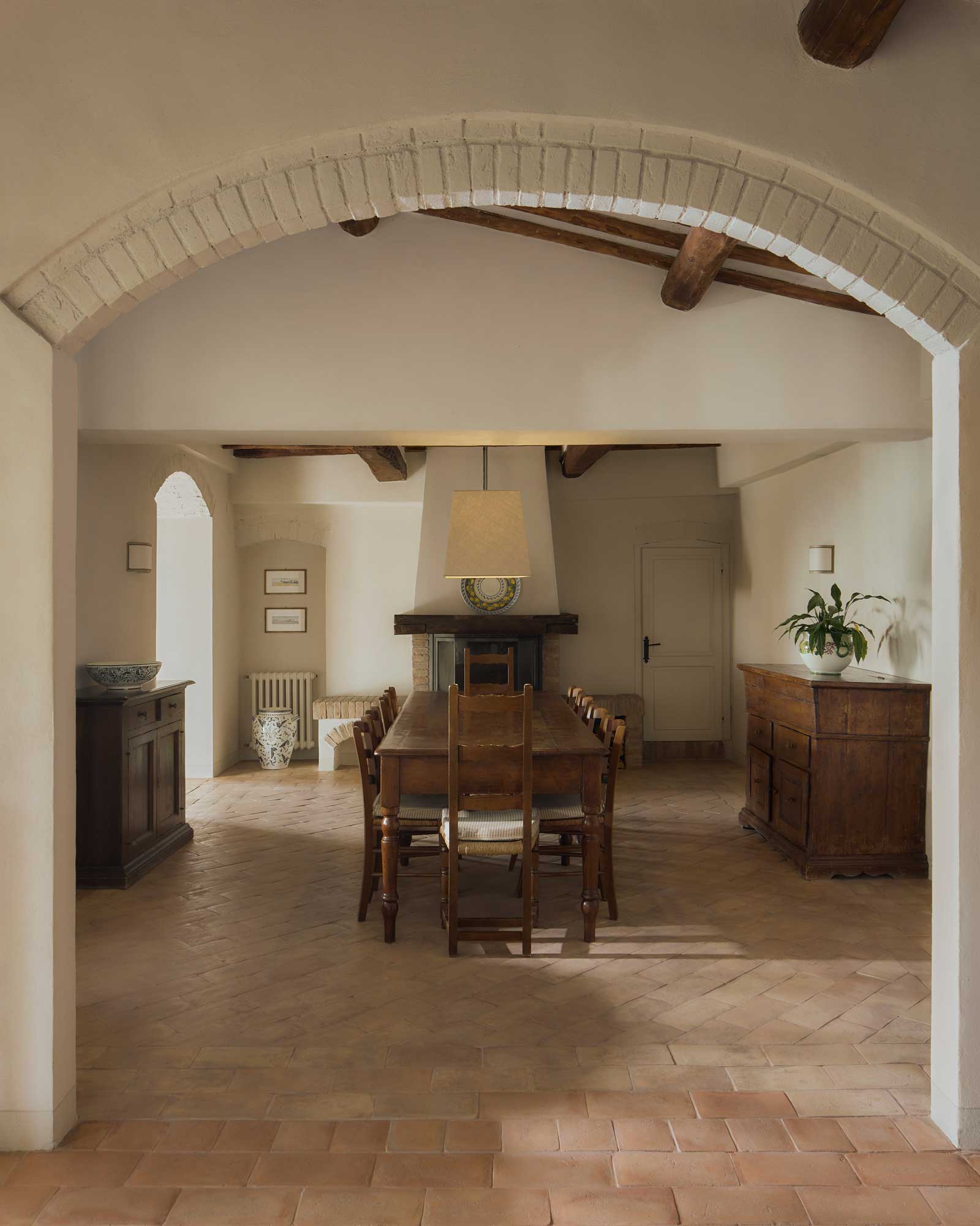 fattoria-valtellina_country-house_tuscany-italy_interior-arch.jpg