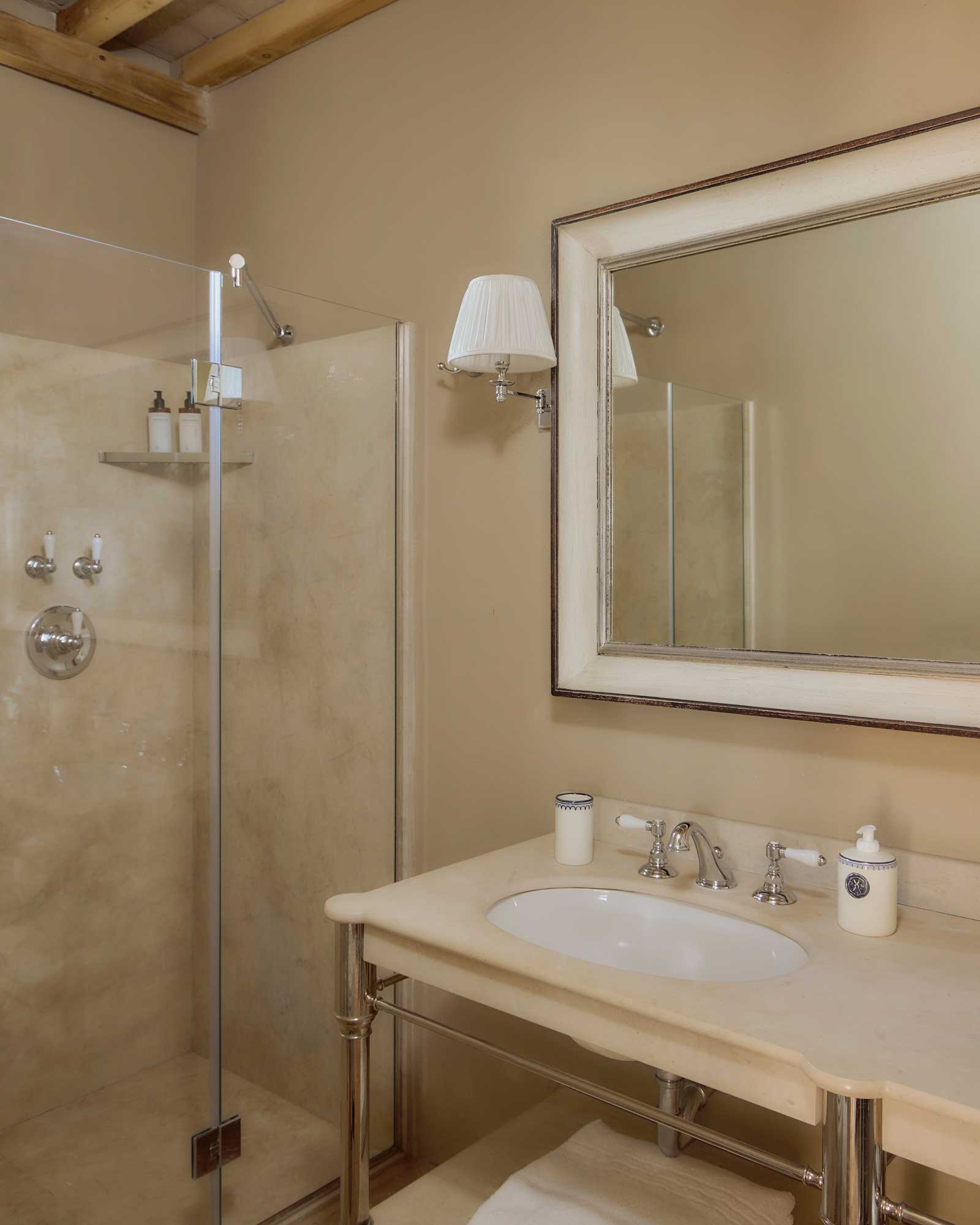 fattoria-valtellina_country-house_tuscany-italy_interior-bathroom-detail.jpg