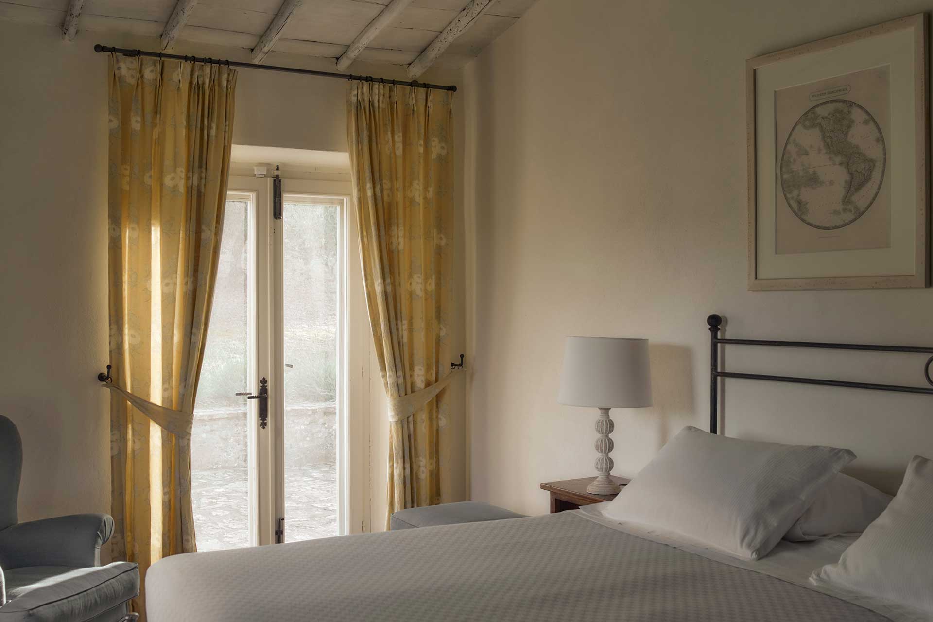 fattoria-valtellina_country-house_tuscany-italy_interior-bed-room-design.jpg