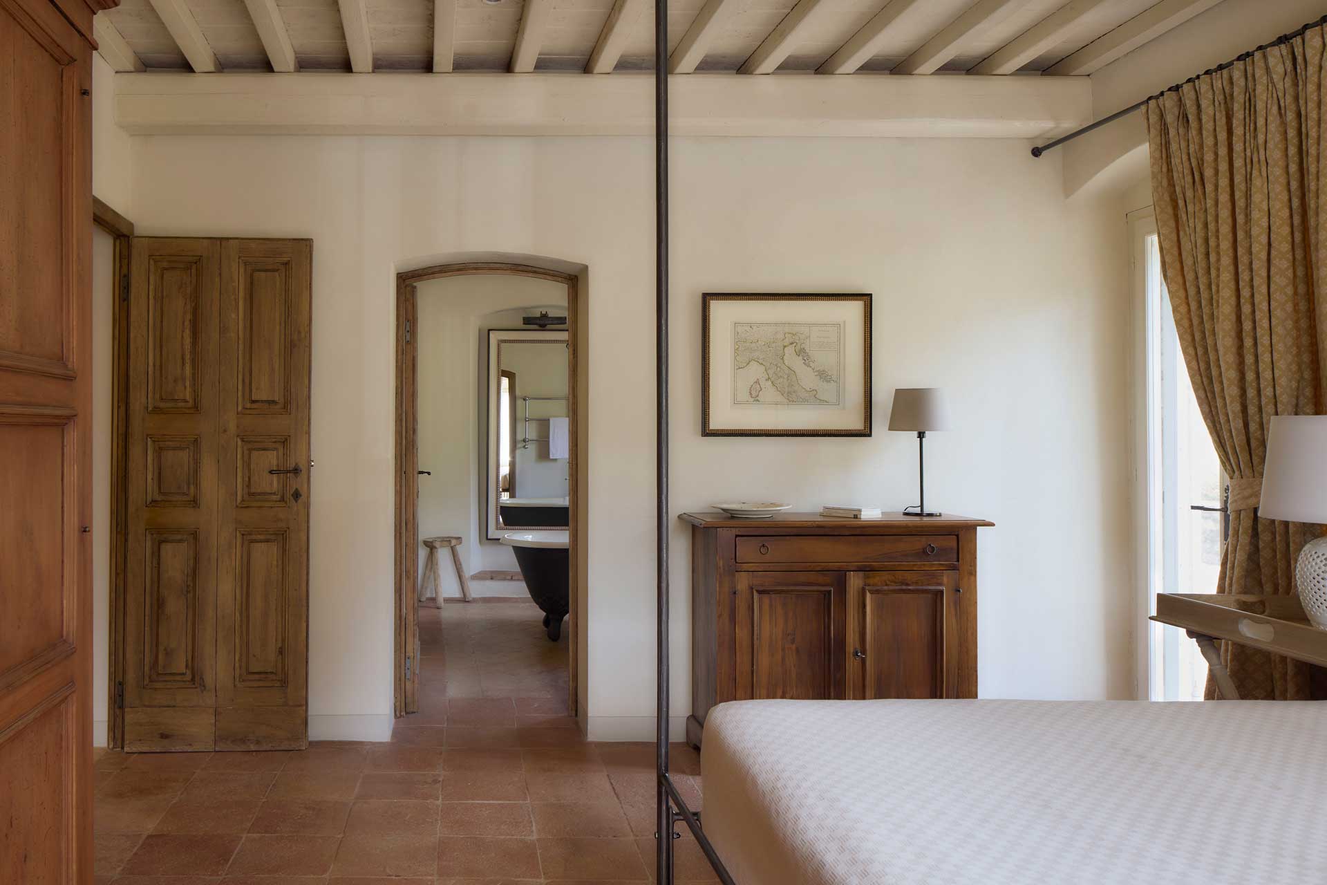 fattoria-valtellina_country-house_tuscany-italy_interior-bedroom-design.jpg