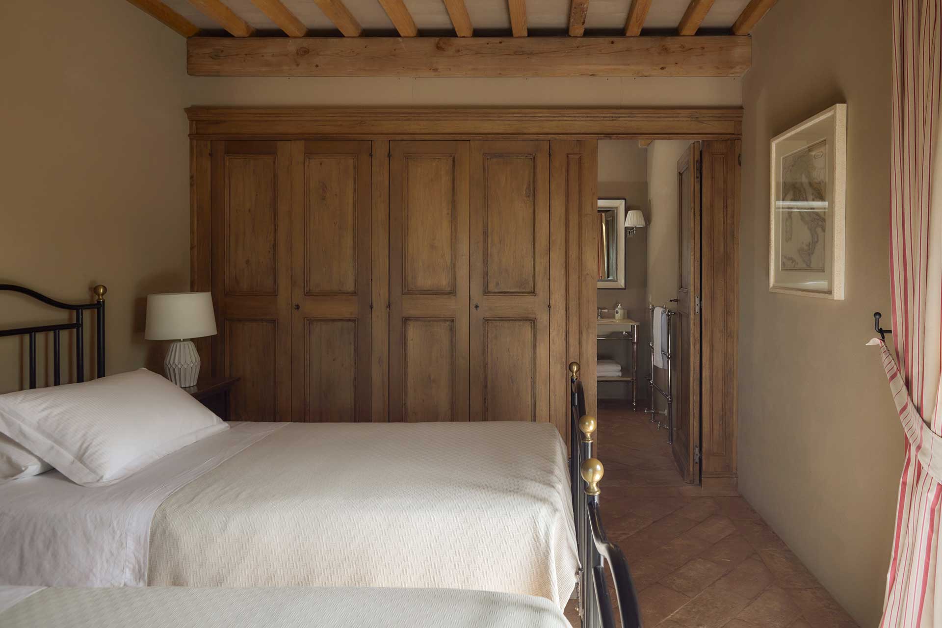 fattoria-valtellina_country-house_tuscany-italy_interior-beds.jpg
