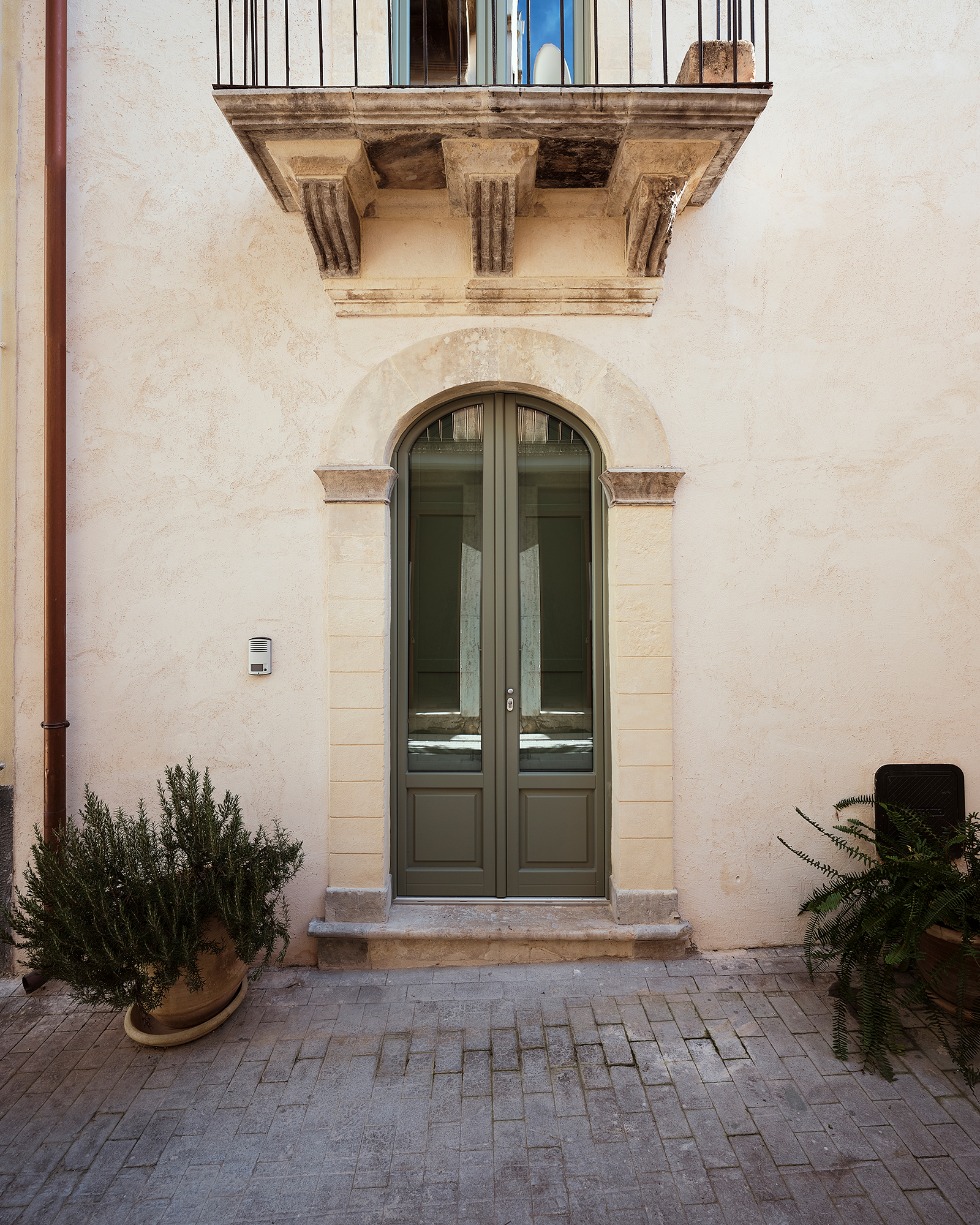 casa-valentine_townhouse_sicily-italy_exterior-door.jpg