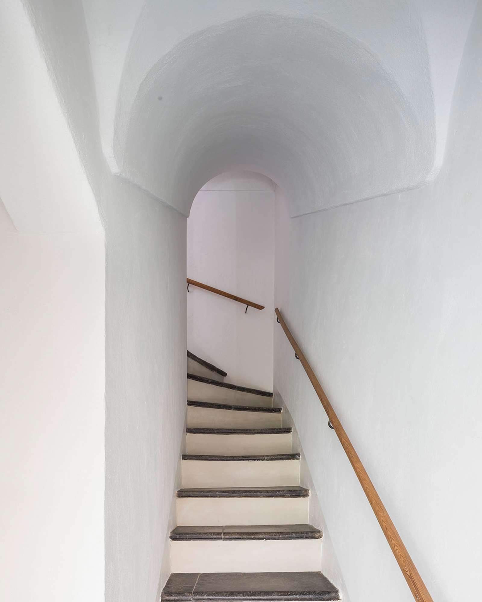 casa-valentine_townhouse_sicily-italy_interior-stairs.jpg