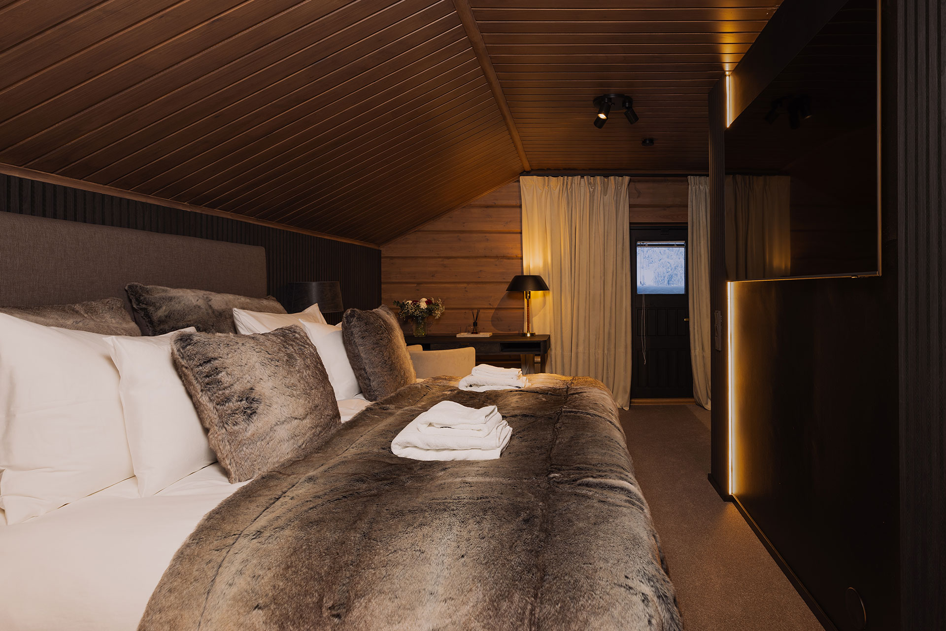 chalet-utsu_chalet_lapland-finland_interior-bed-room-space.jpg