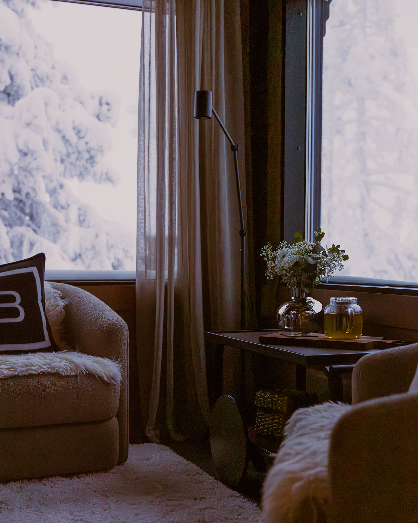 chalet-utsu_chalet_lapland-finland_interior-window.jpg