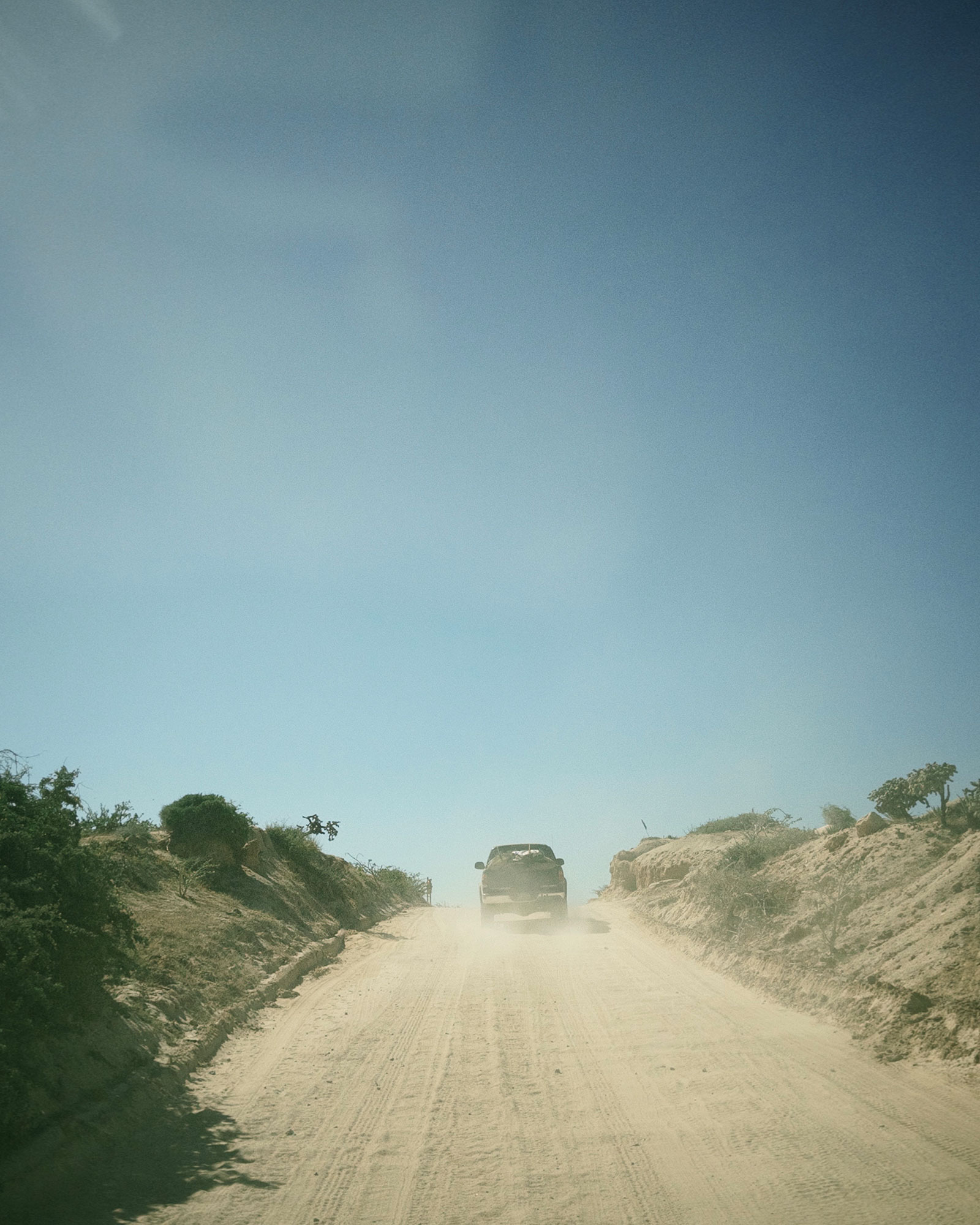 los-zacatitos-by-boutique_villa_baja-california-sur-mexico_exterior-car.jpg