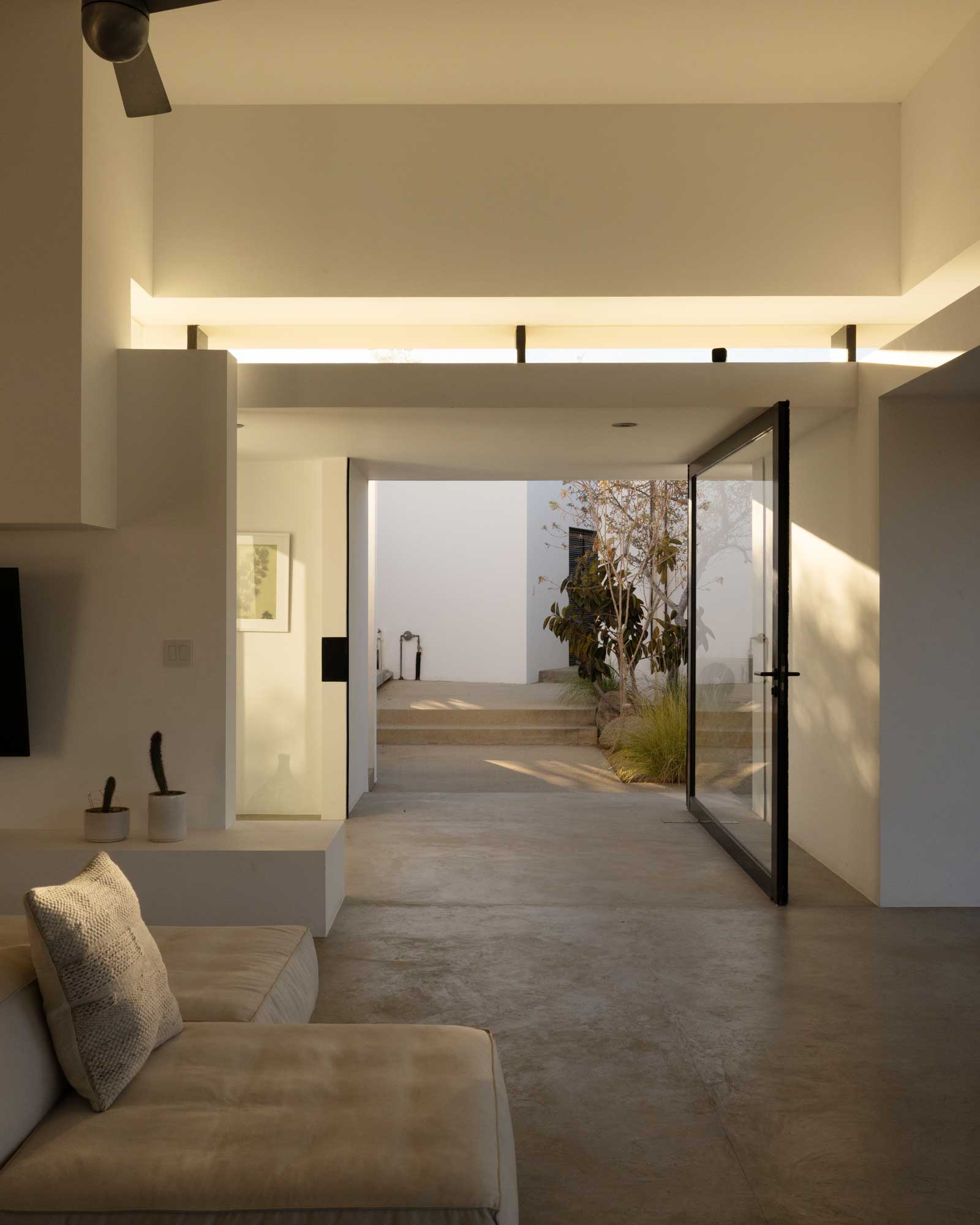 los-zacatitos-byboutique_villa_baja-california-sur-mexico_interior-door.jpg