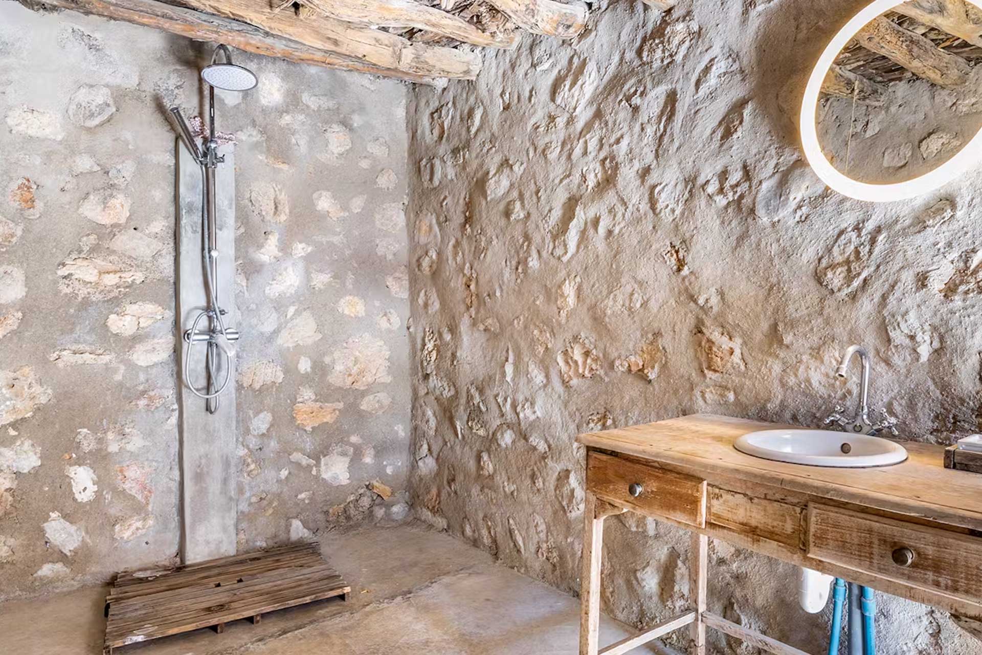 the-finca-at-san-vicente_farmhouse_Balearic-Islands-spain_interior-bath.jpg