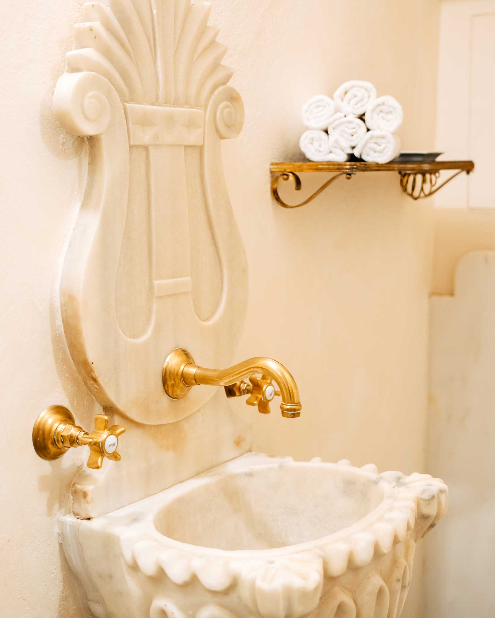 gargaretta-guesthouse_apartment_athens_greece_interior-sink.jpg