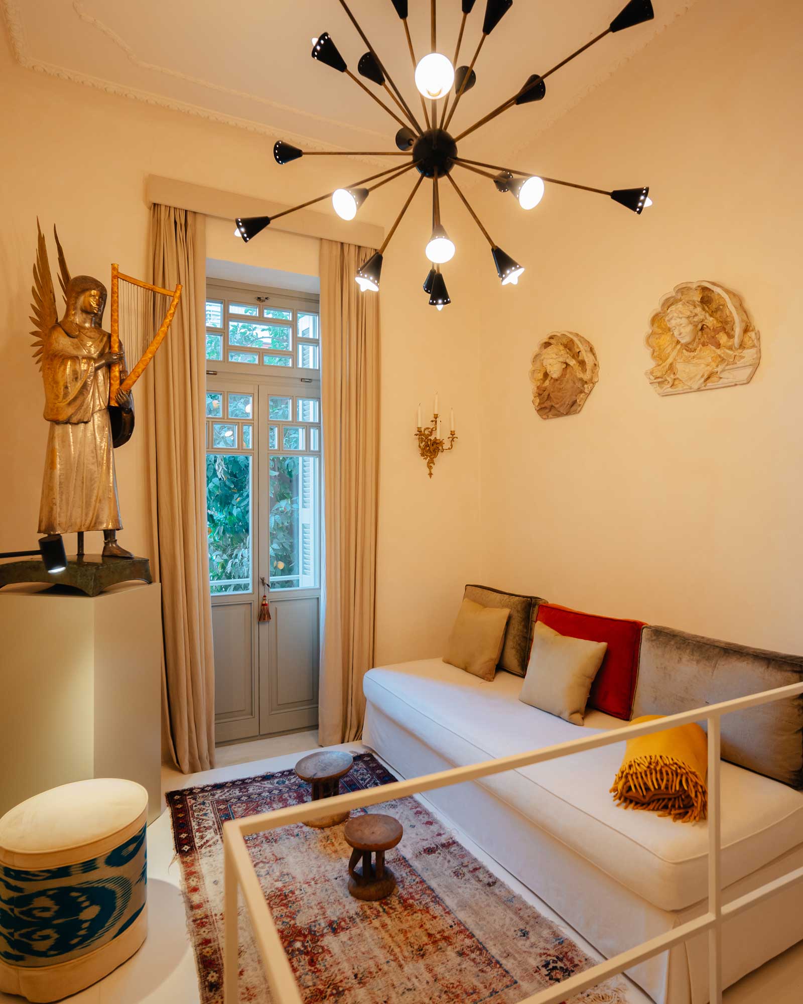 gargaretta-guesthouse_apartment_athens_greece_interior-sofa.jpg