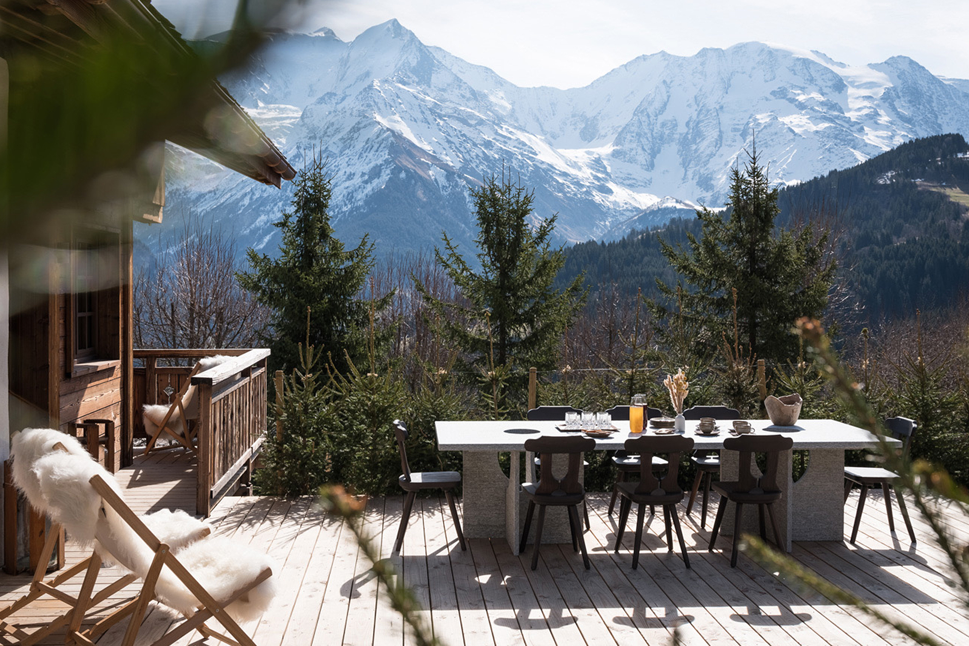 maisons-dominos-saint-gervais_chalet_les-bains_france_exterior-view-table.jpg