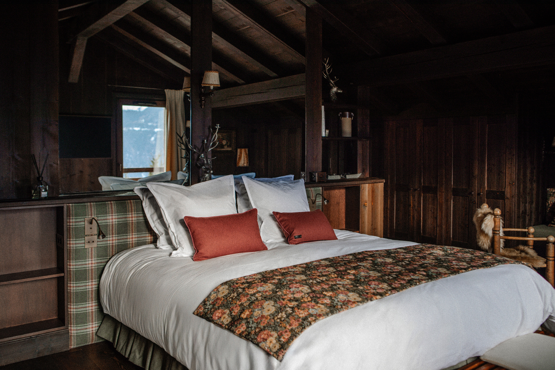 maisons-dominos-saint-gervais_chalet_les-bains_france_interior-bedroom.jpg