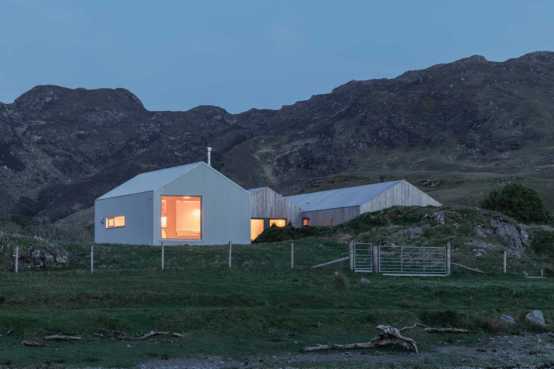 glasan_cabin_scotland-uk_exterior-night.jpg