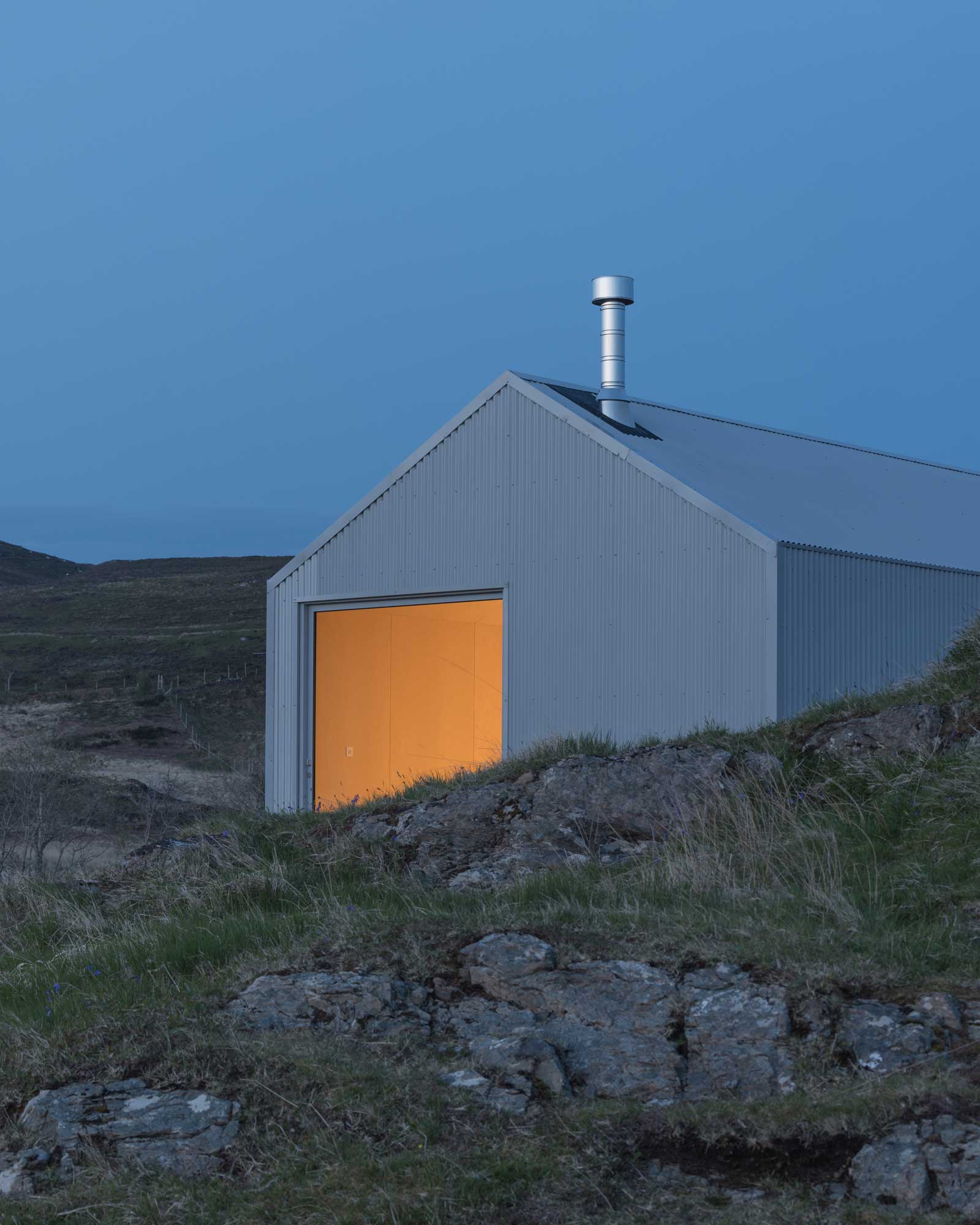 glasan_cabin_scotland-uk_exterior-night-design.jpg