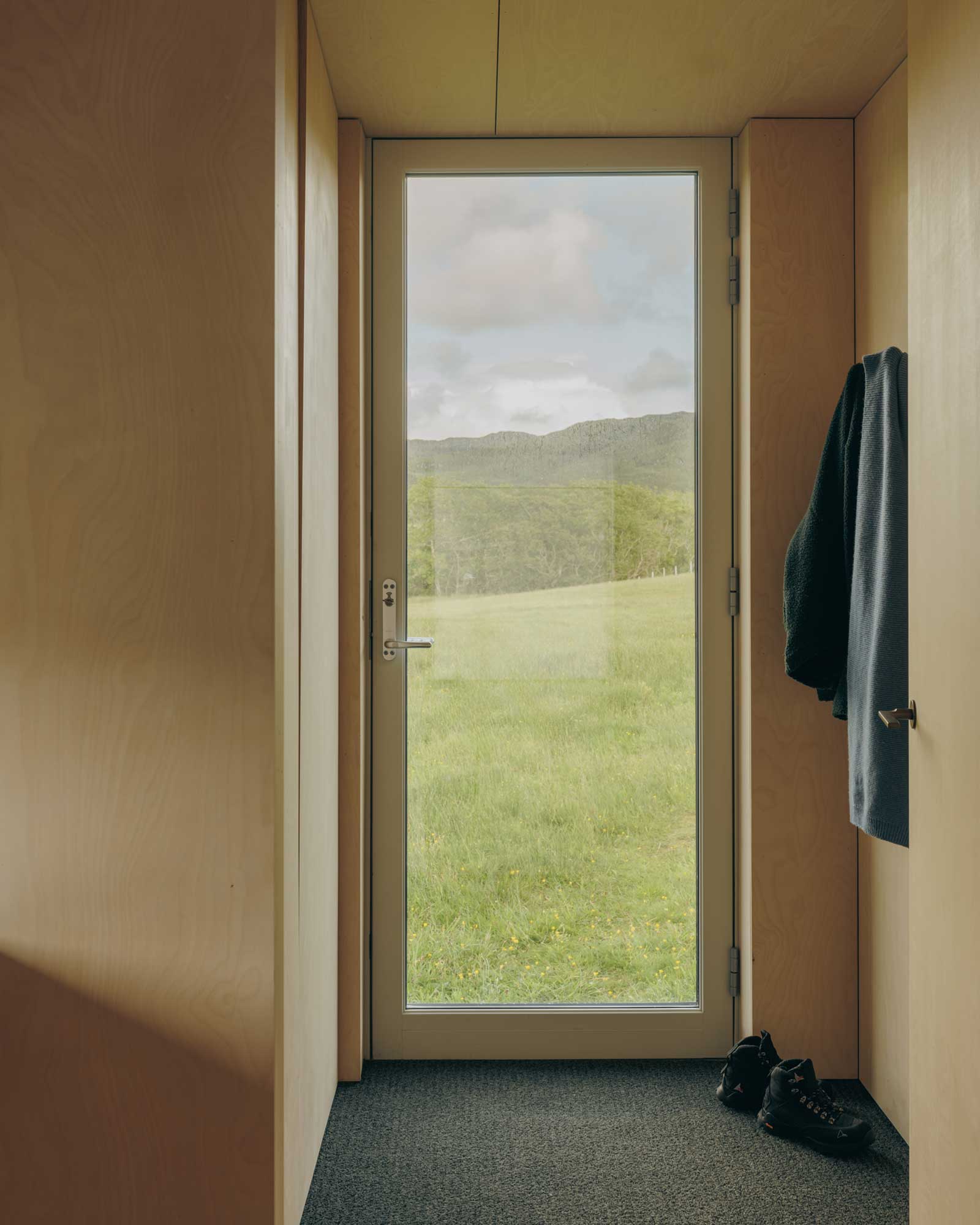 glasan_cabin_scotland-uk_interior-door.jpg